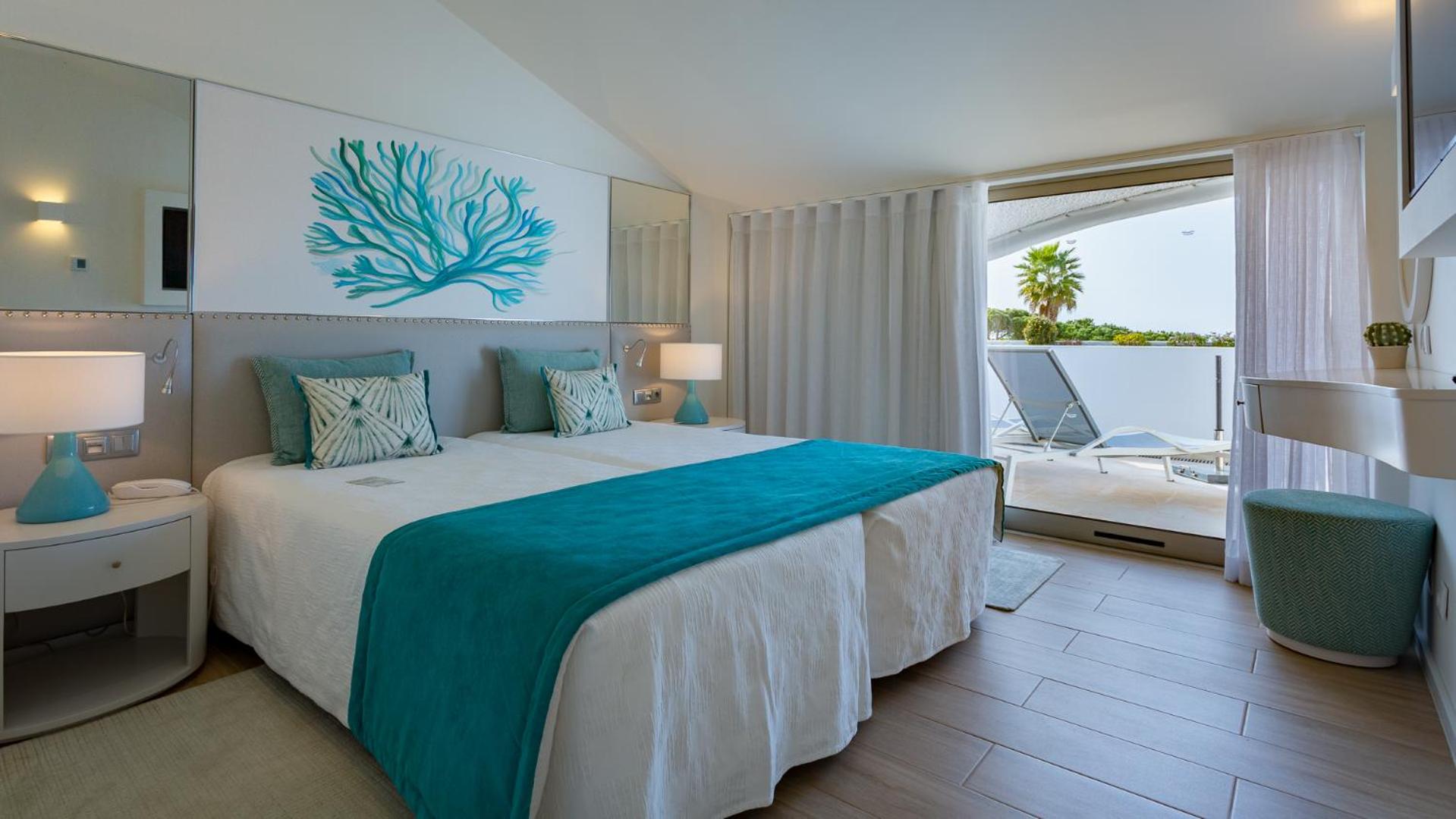 Three-Bedroom Apartment Lake View