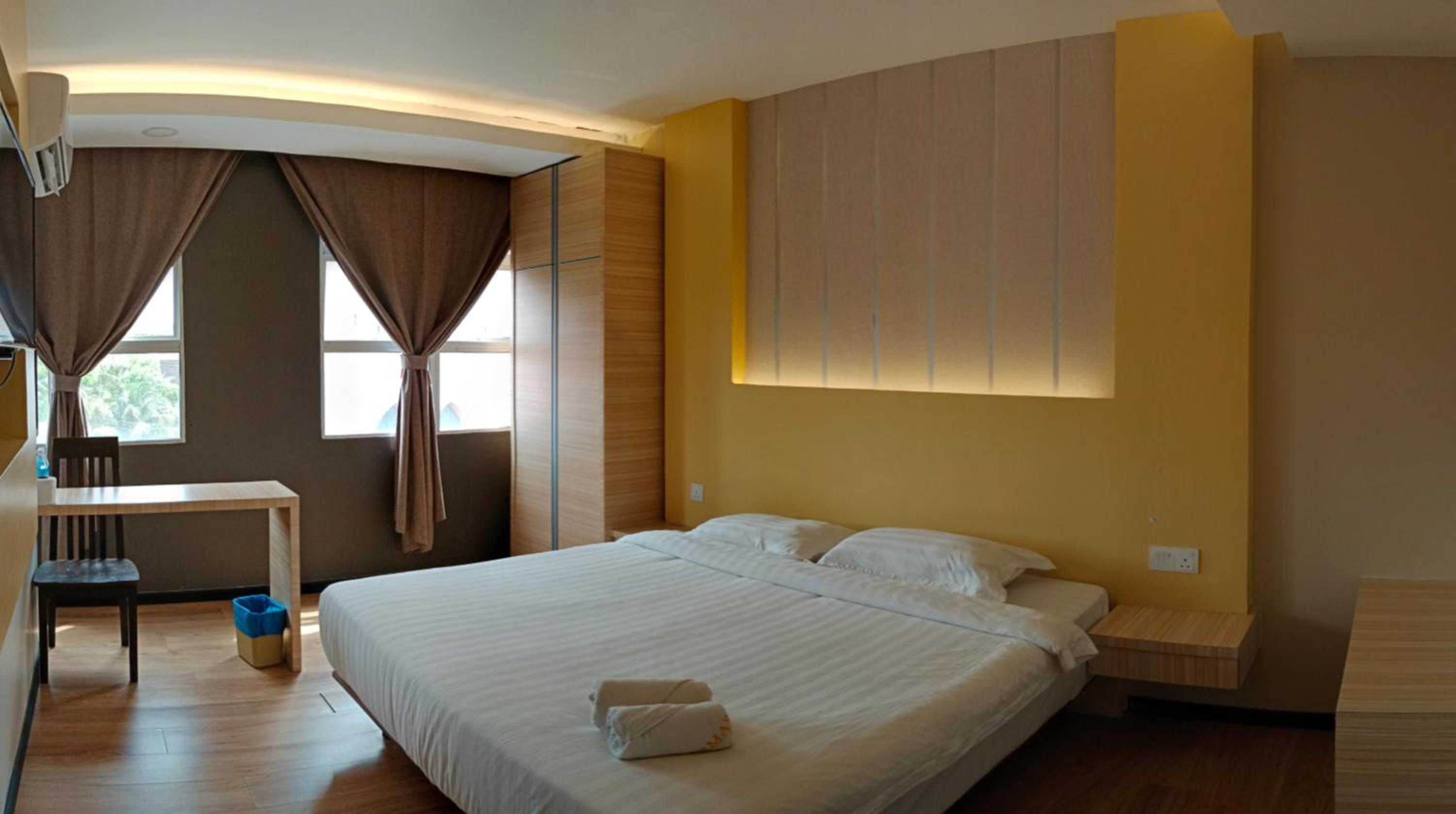 Deluxe King Room photo 1