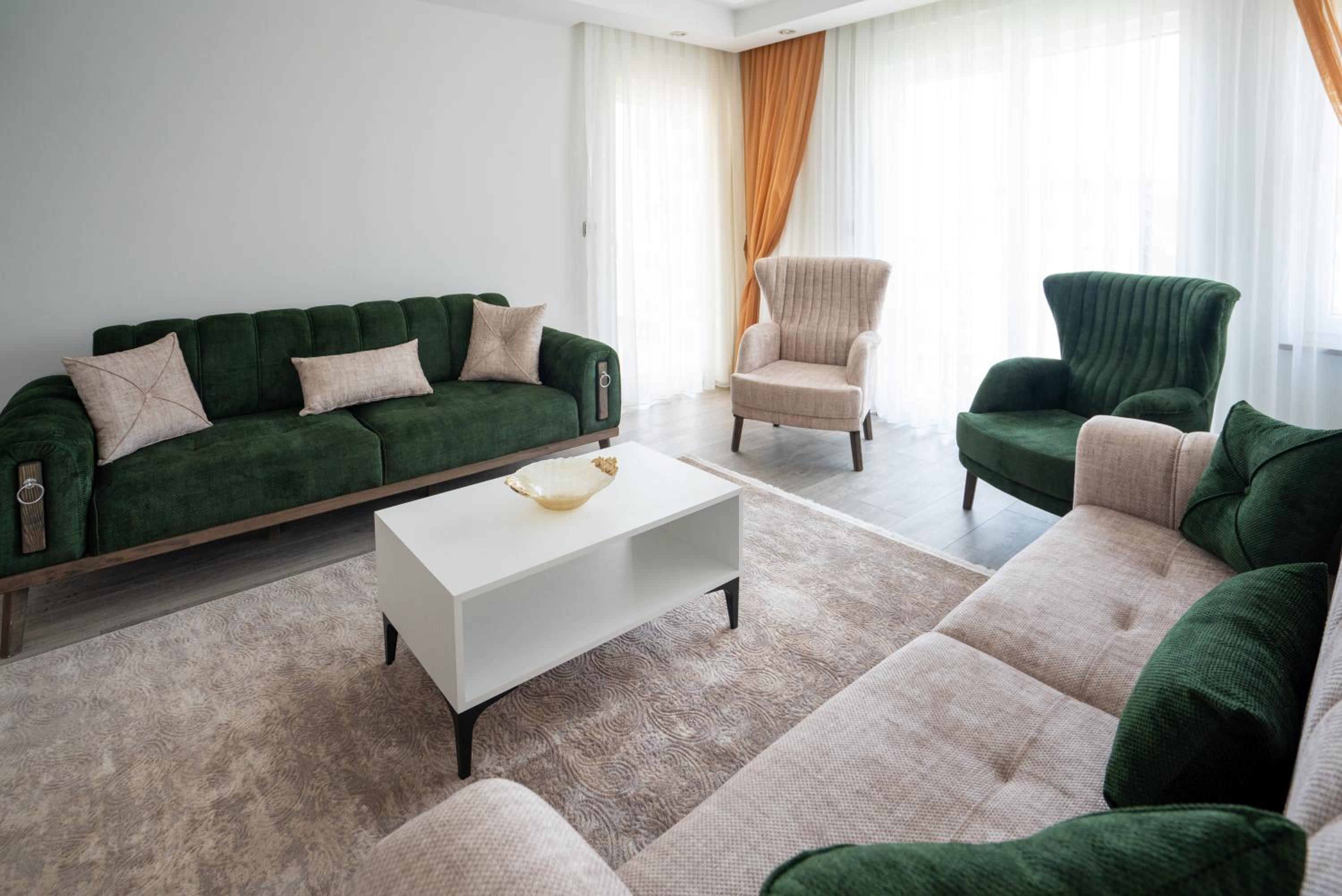 Luxury Suite with Balcony thumbnail 6