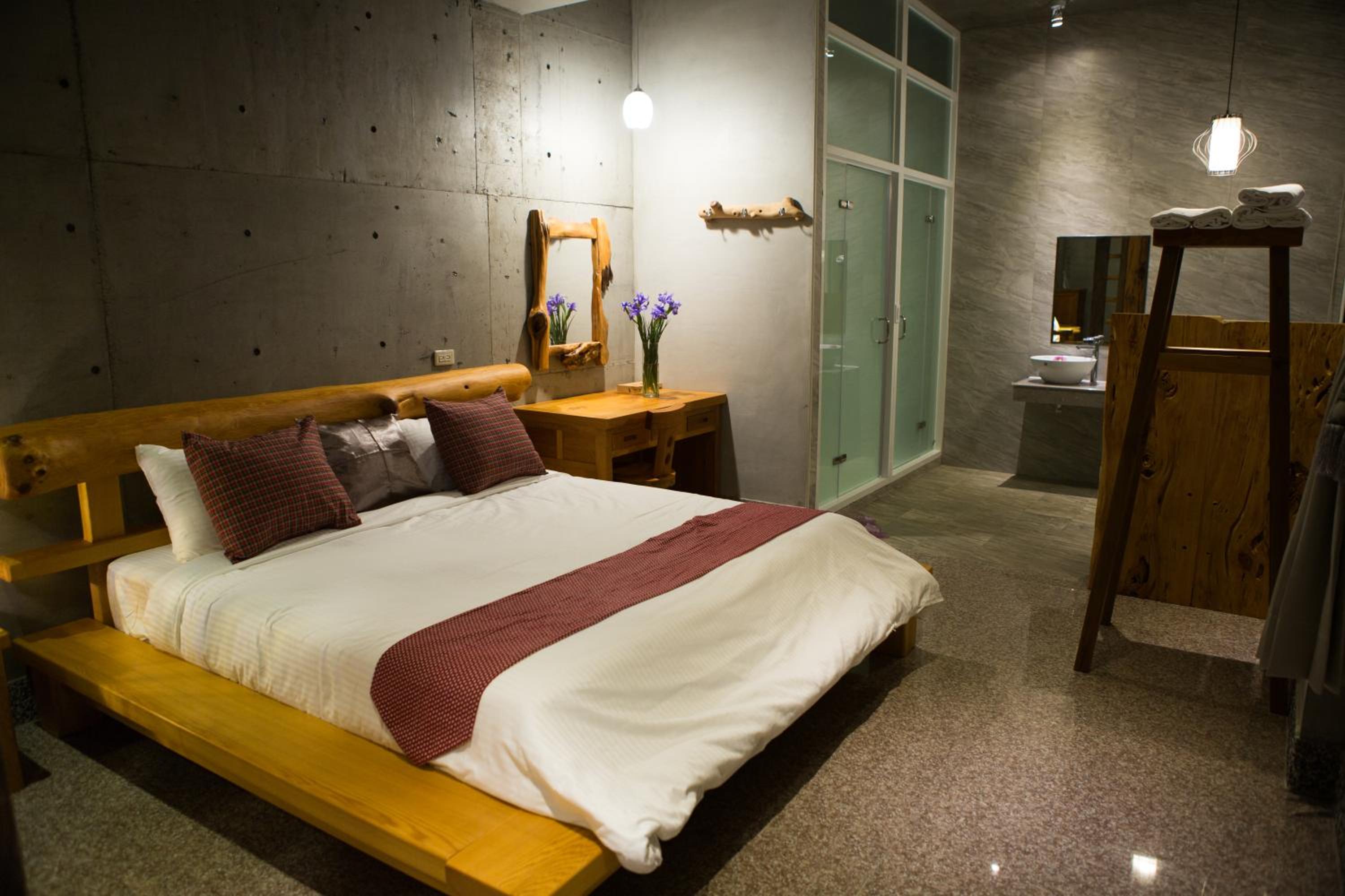 Deluxe Double Room with Bath photo 1