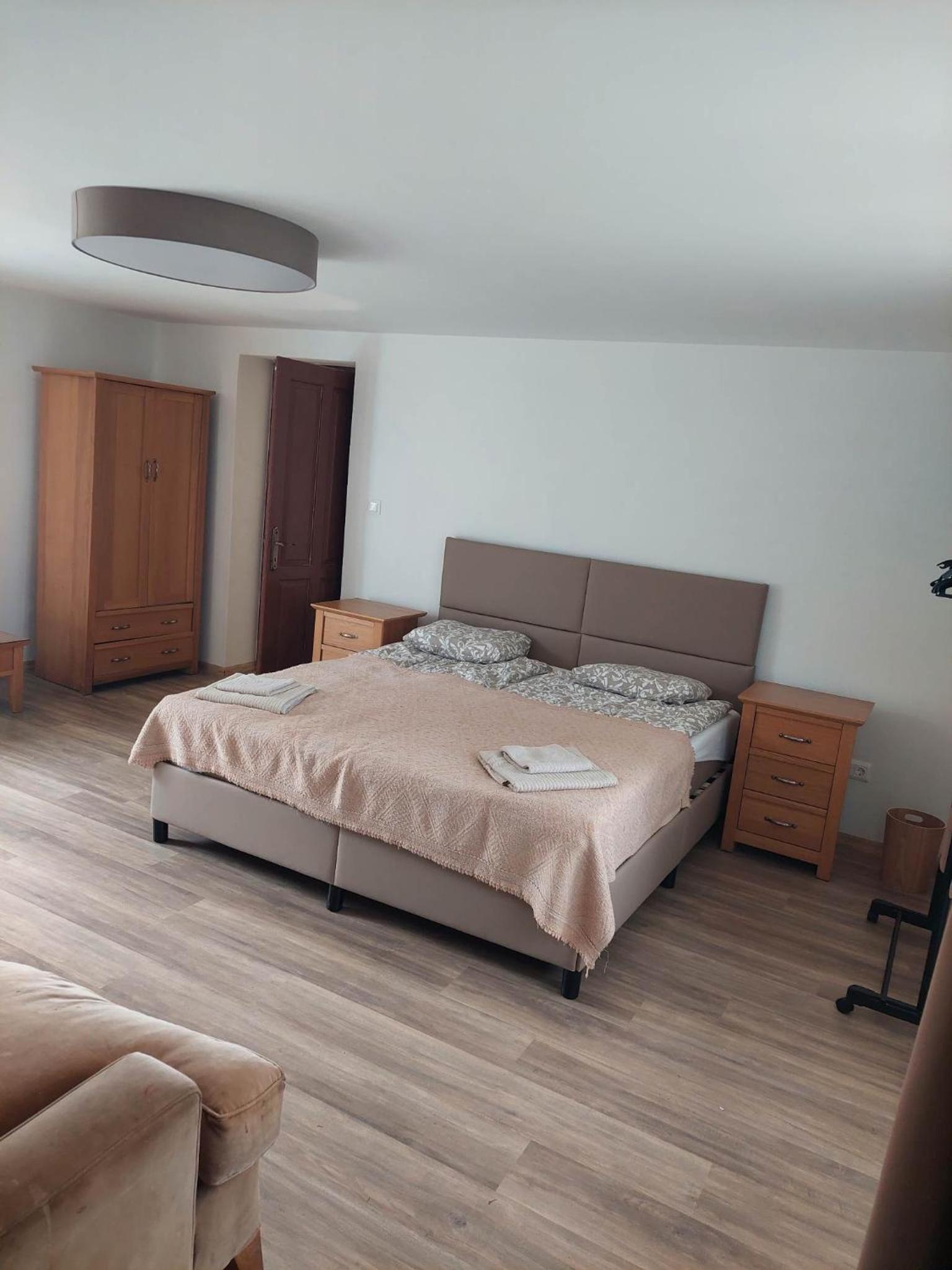 Double Room with Private Bathroom - Photo 3