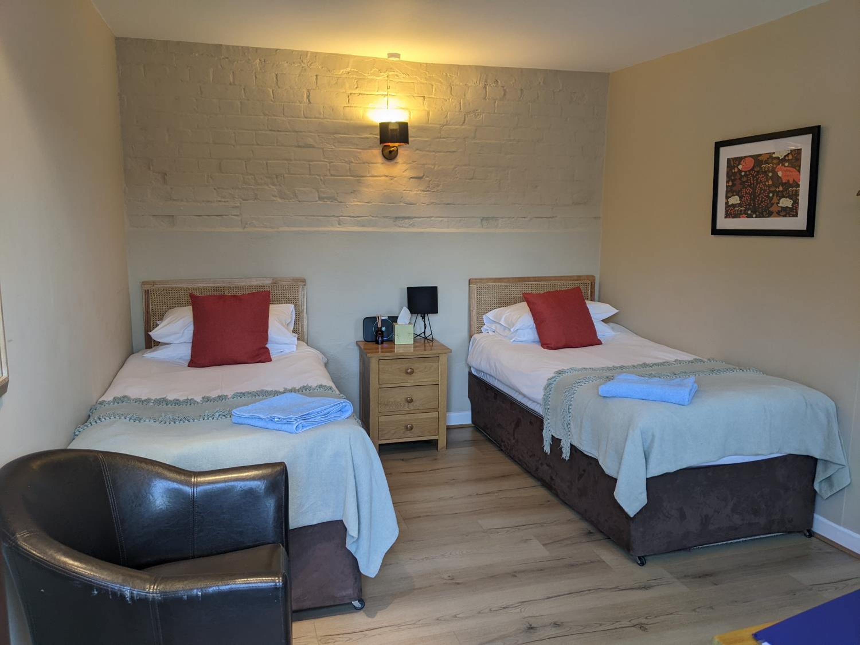 Twin Room - Photo 17