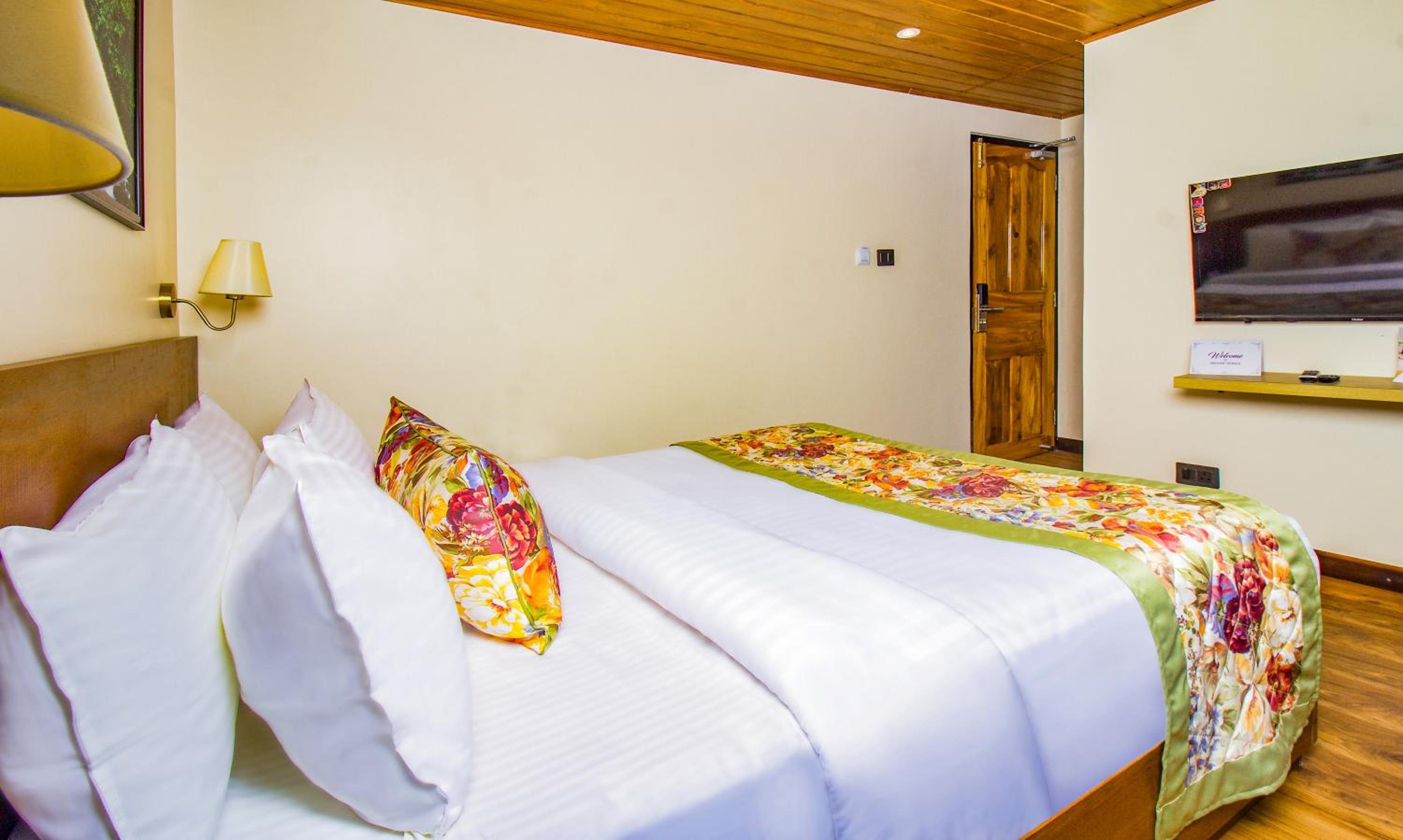 Deluxe Room - Photo 5