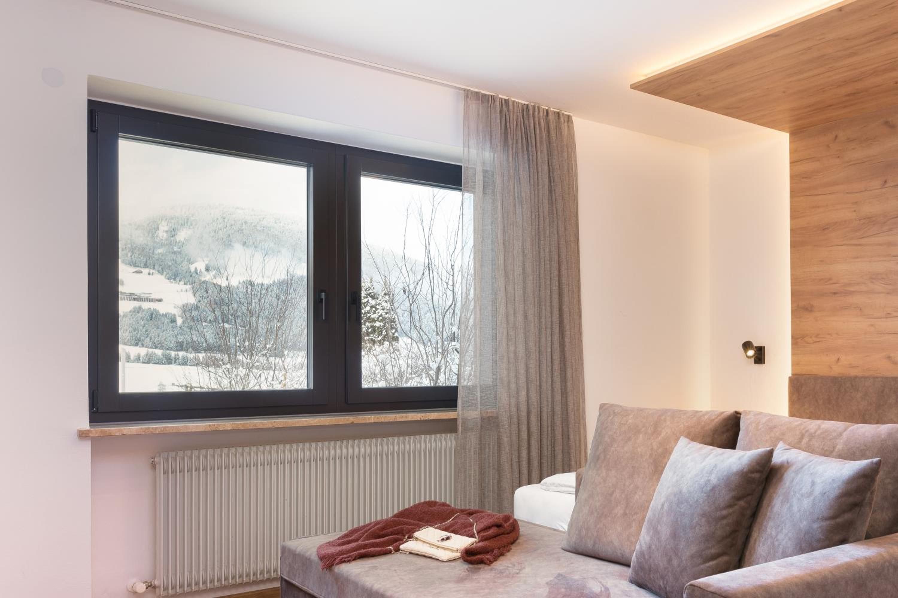 Apartment with Balcony - Photo 9