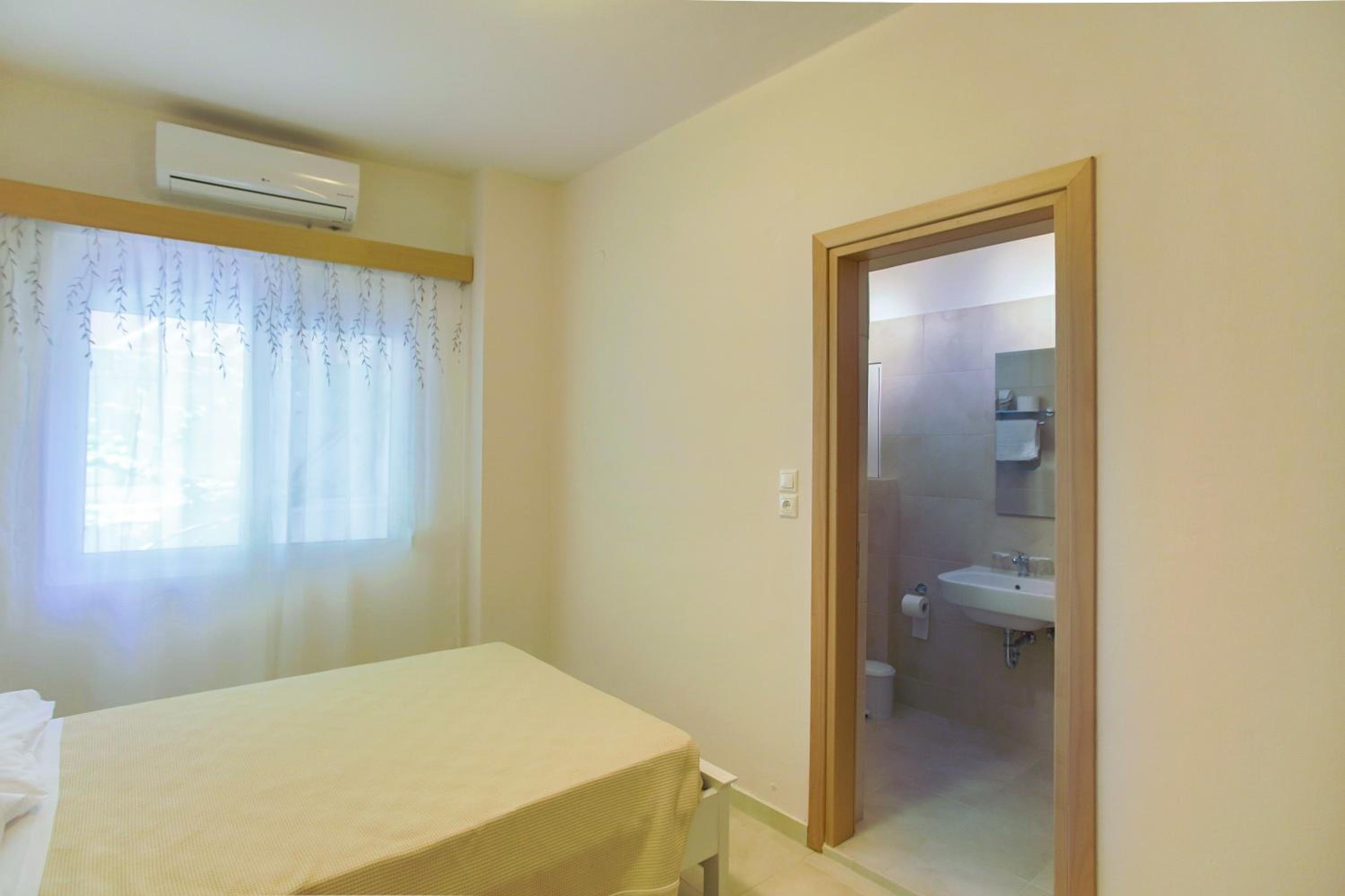 Single Room With No Balcony - Semi Basement