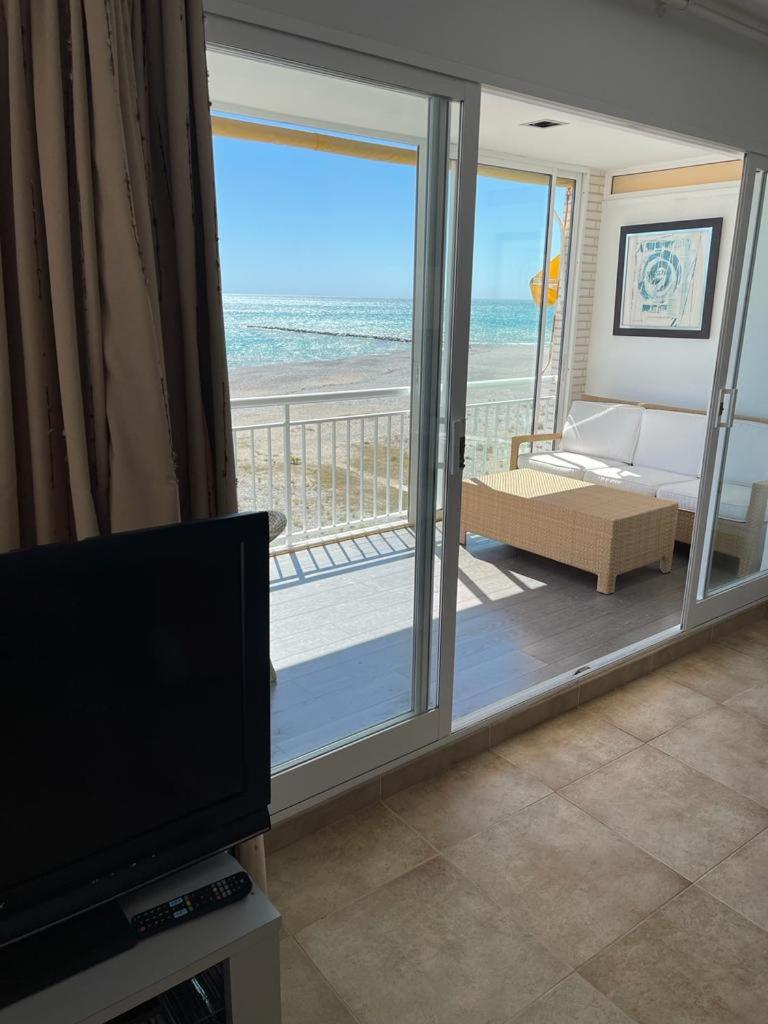Three-Bedroom Apartment with Water View photo 2