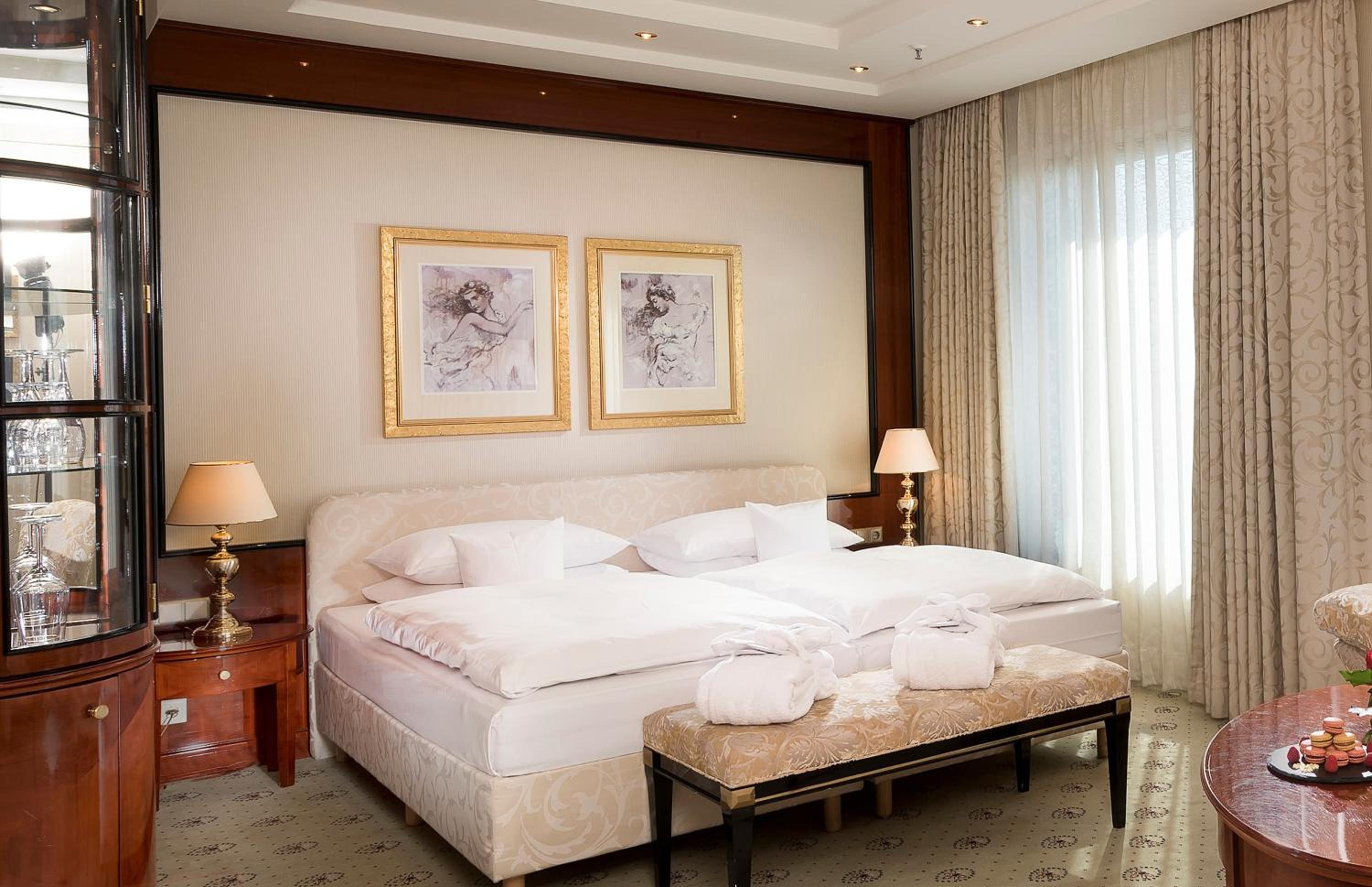Junior King Suite