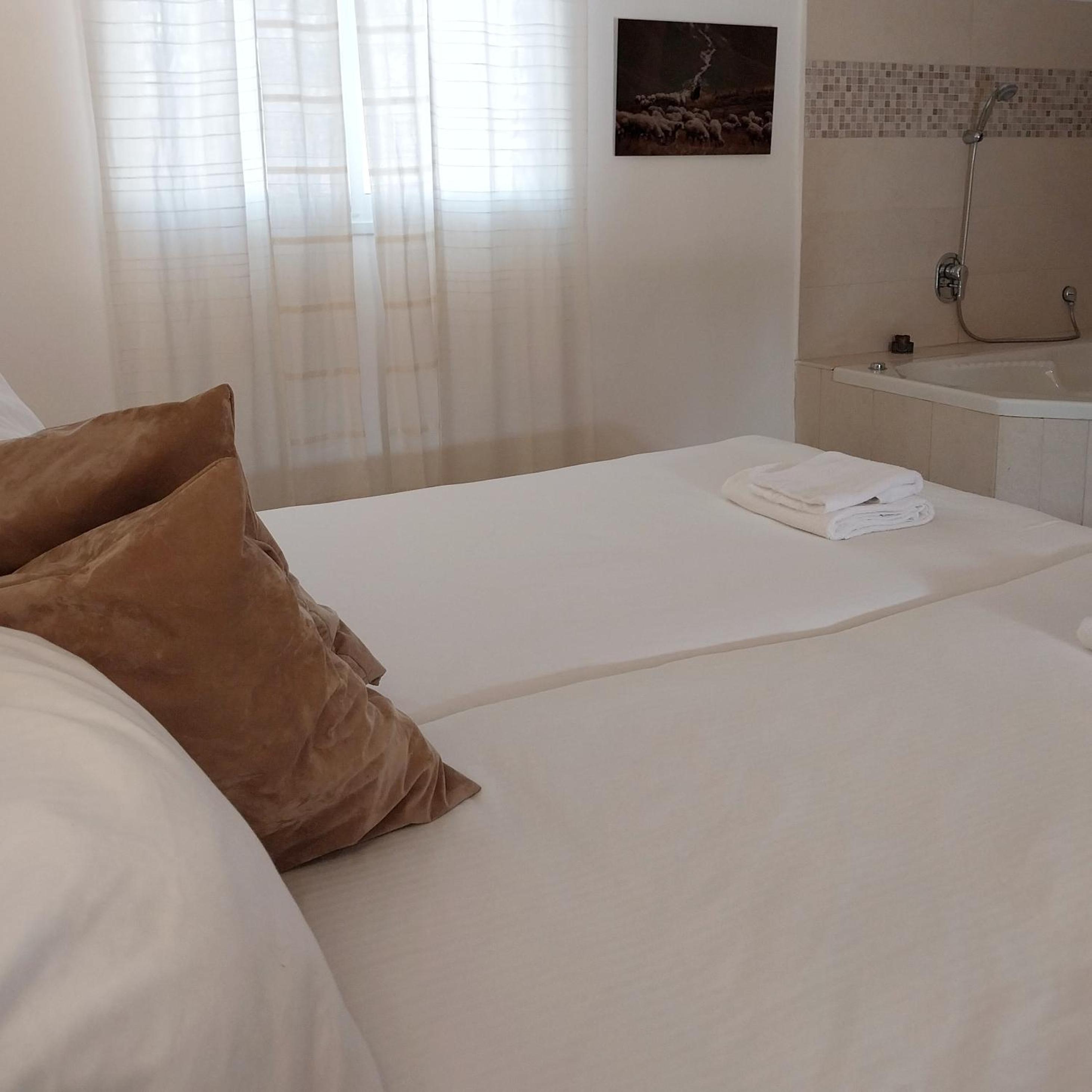 Suite with Spa Bath - Photo 8