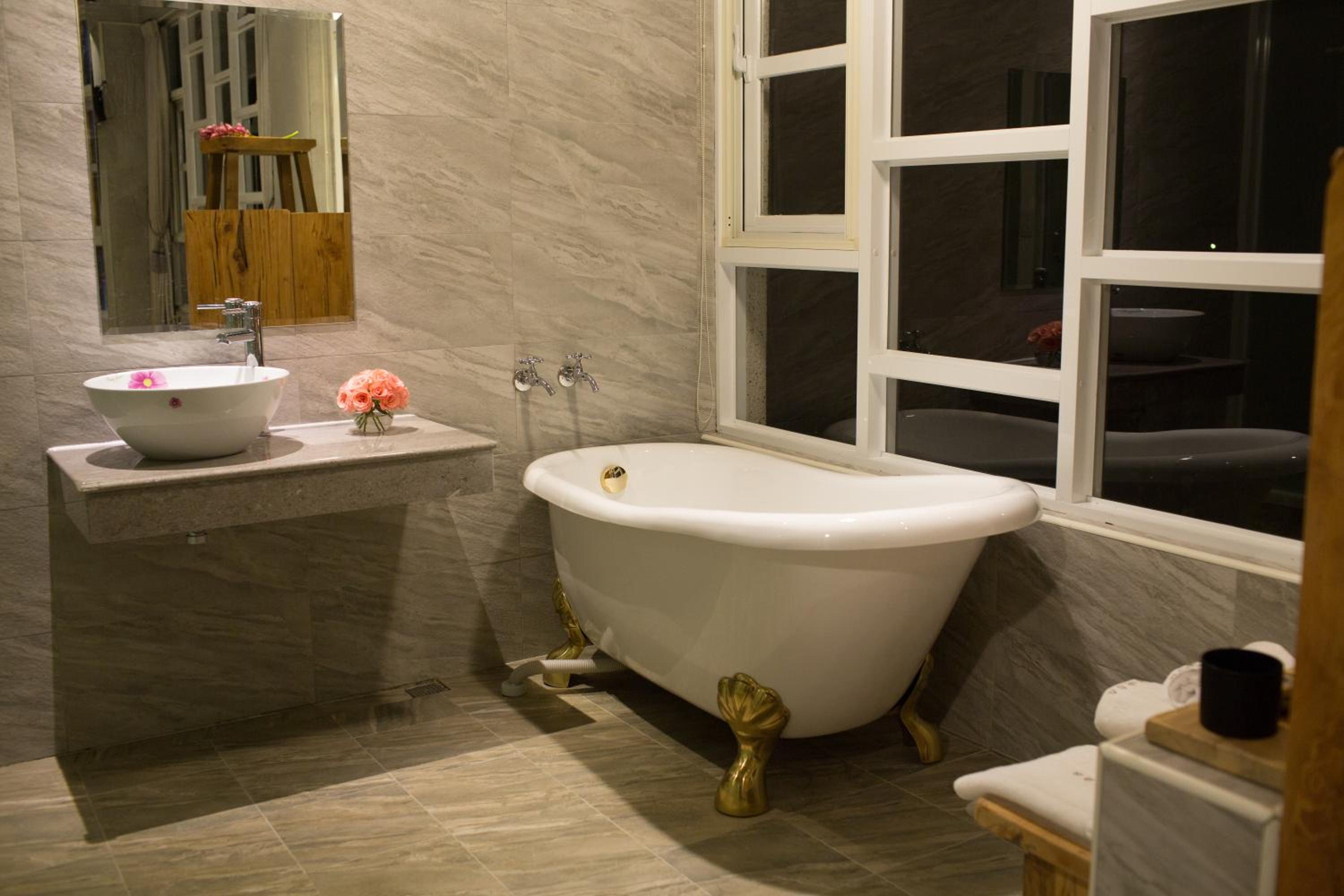 Deluxe Double Room with Bath photo 2