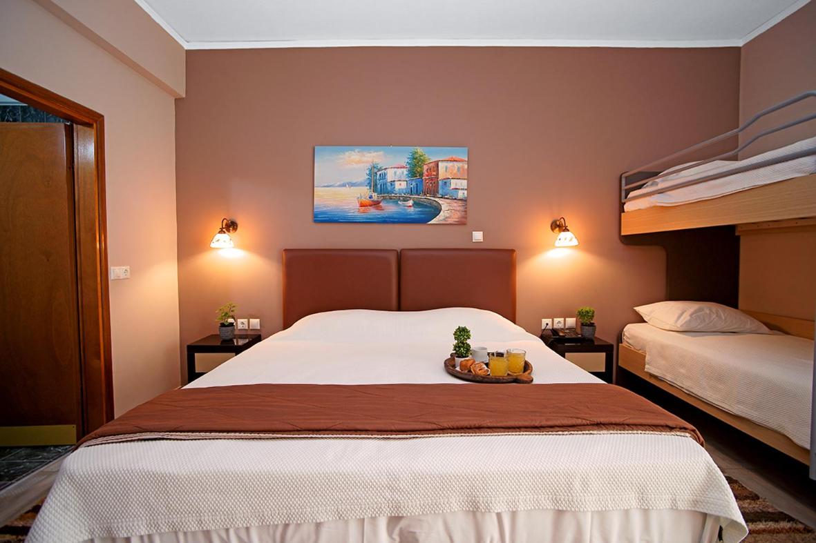 Quadruple Room with City View photo 2
