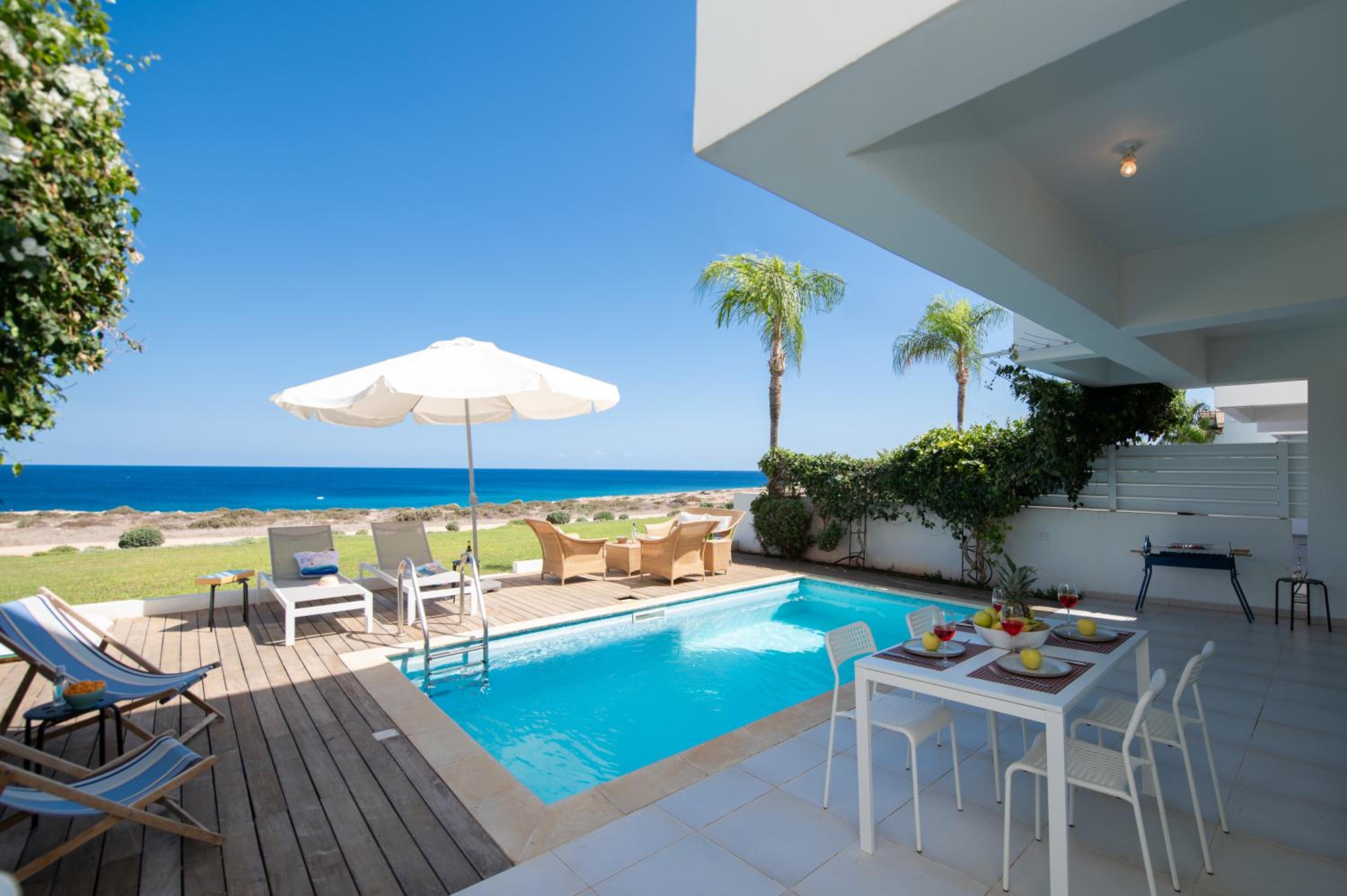 Three-Bedroom Villa photo 1