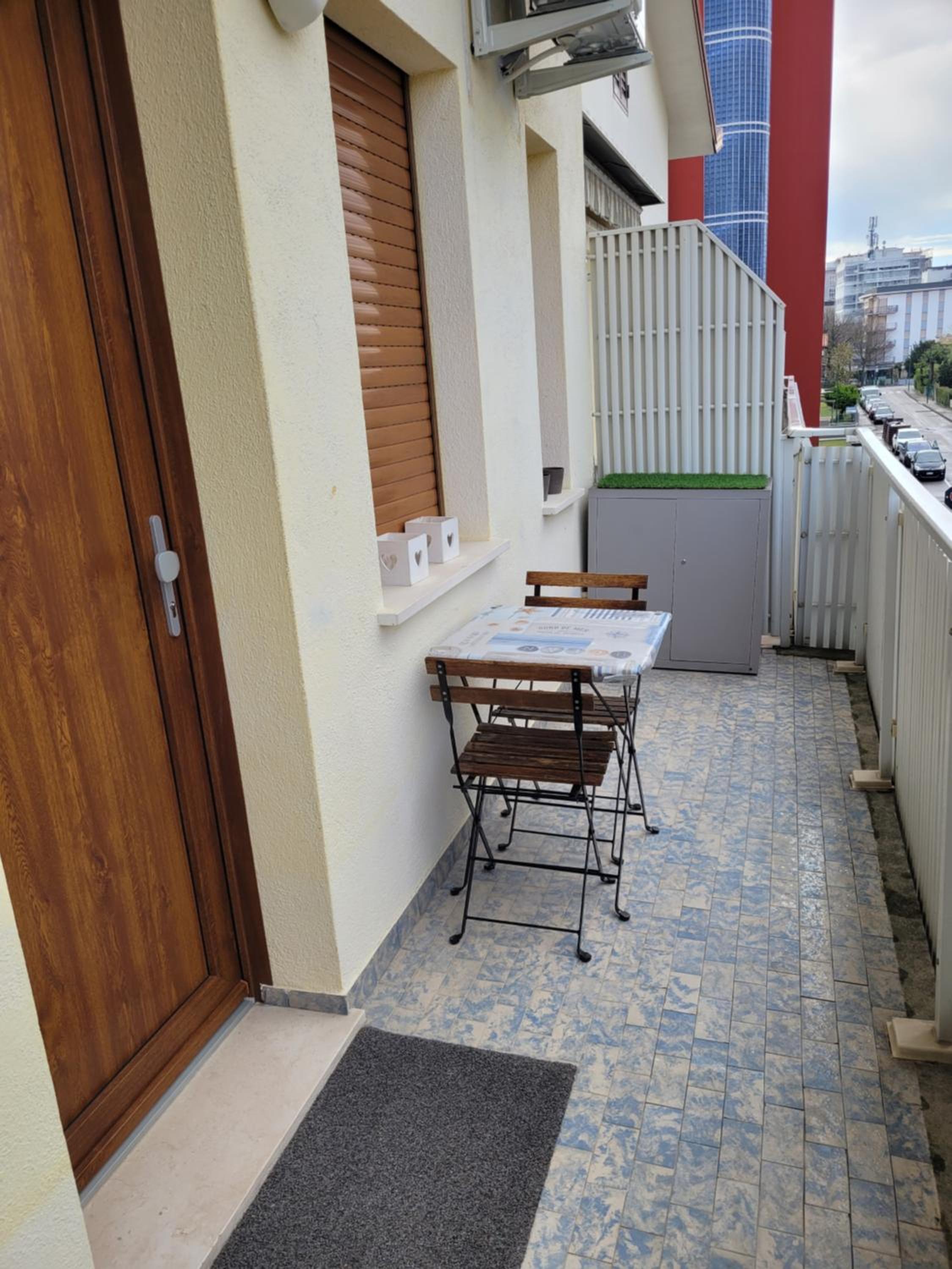 Apartment photo 2