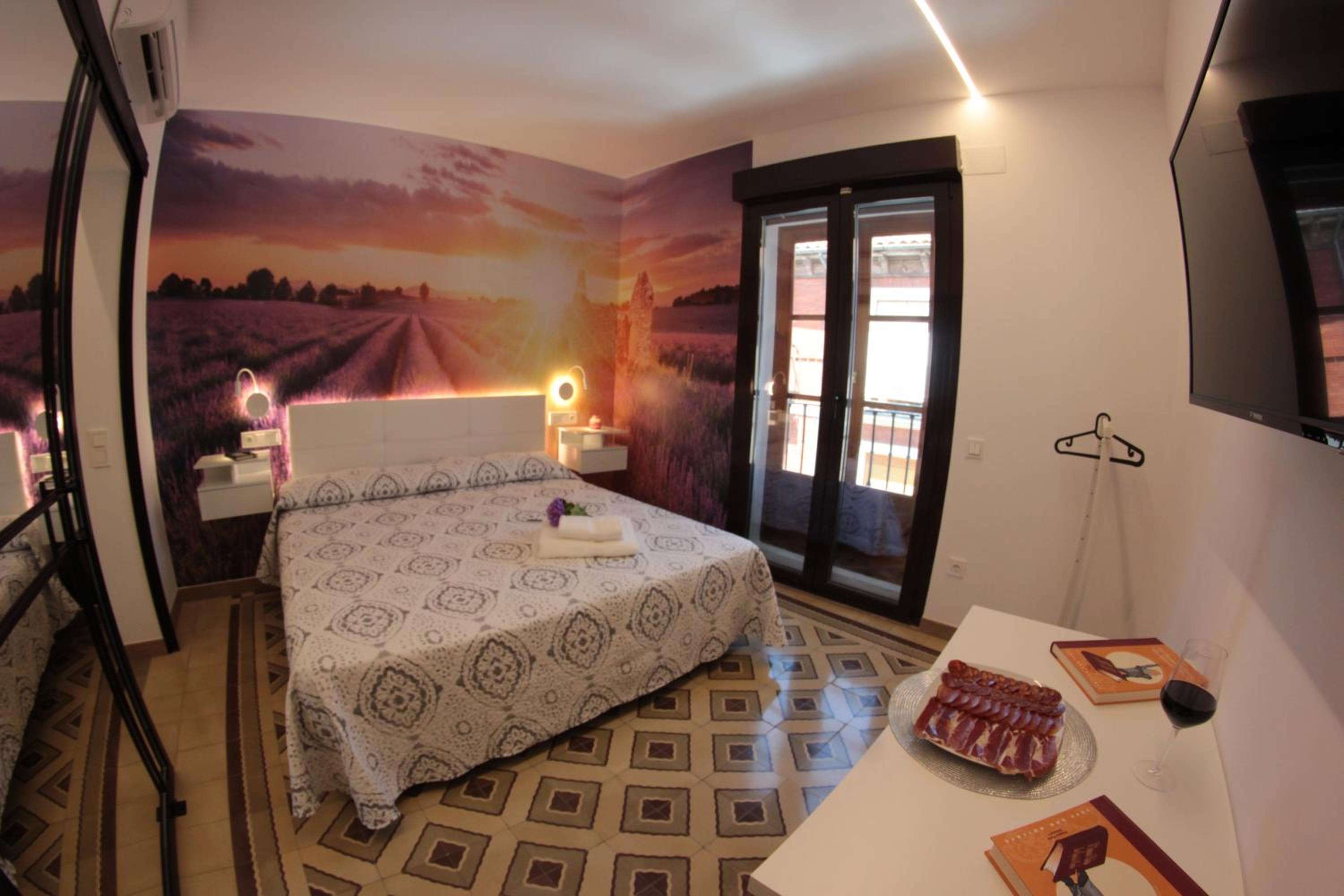 Deluxe King Room - Photo 3