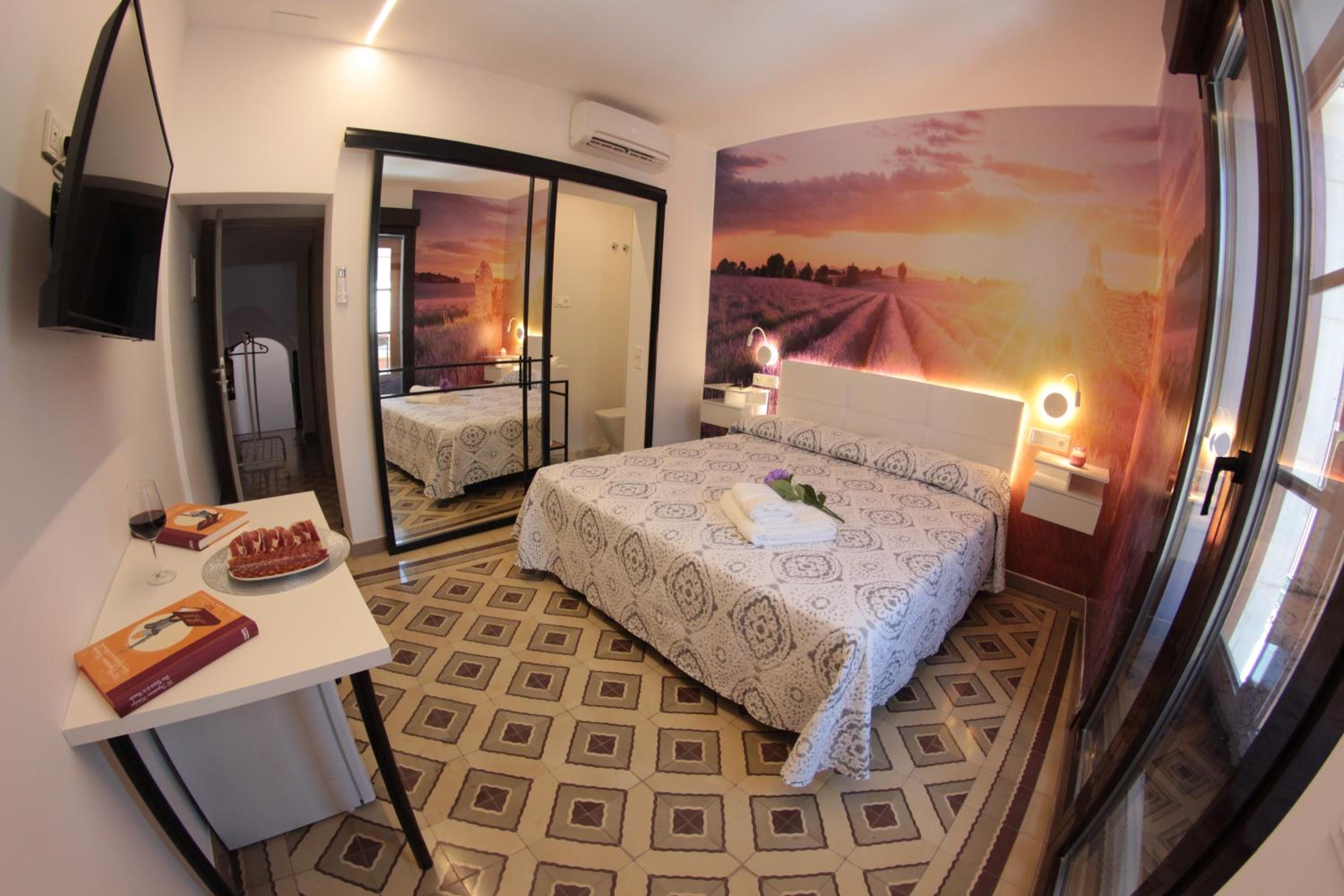 Deluxe King Room - Photo 1