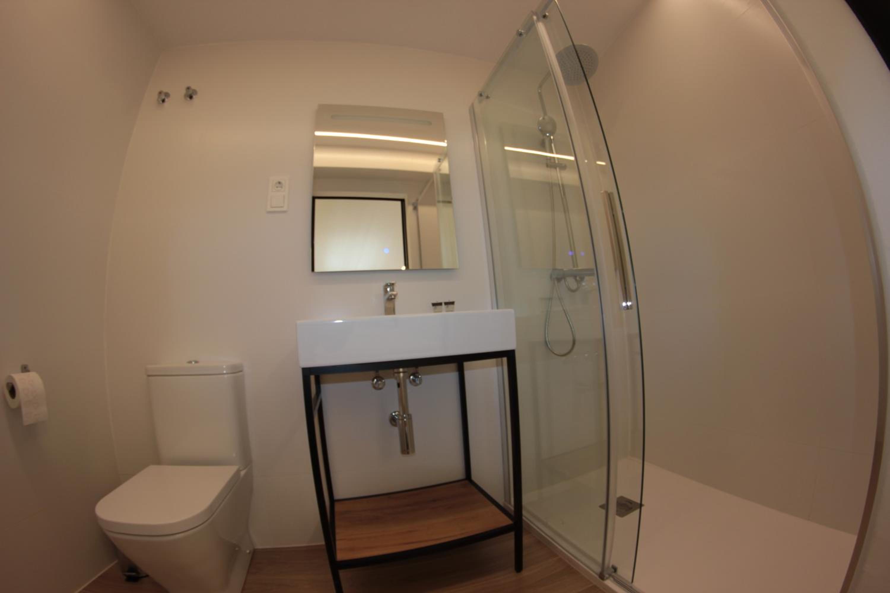Large Double Room - Photo 4
