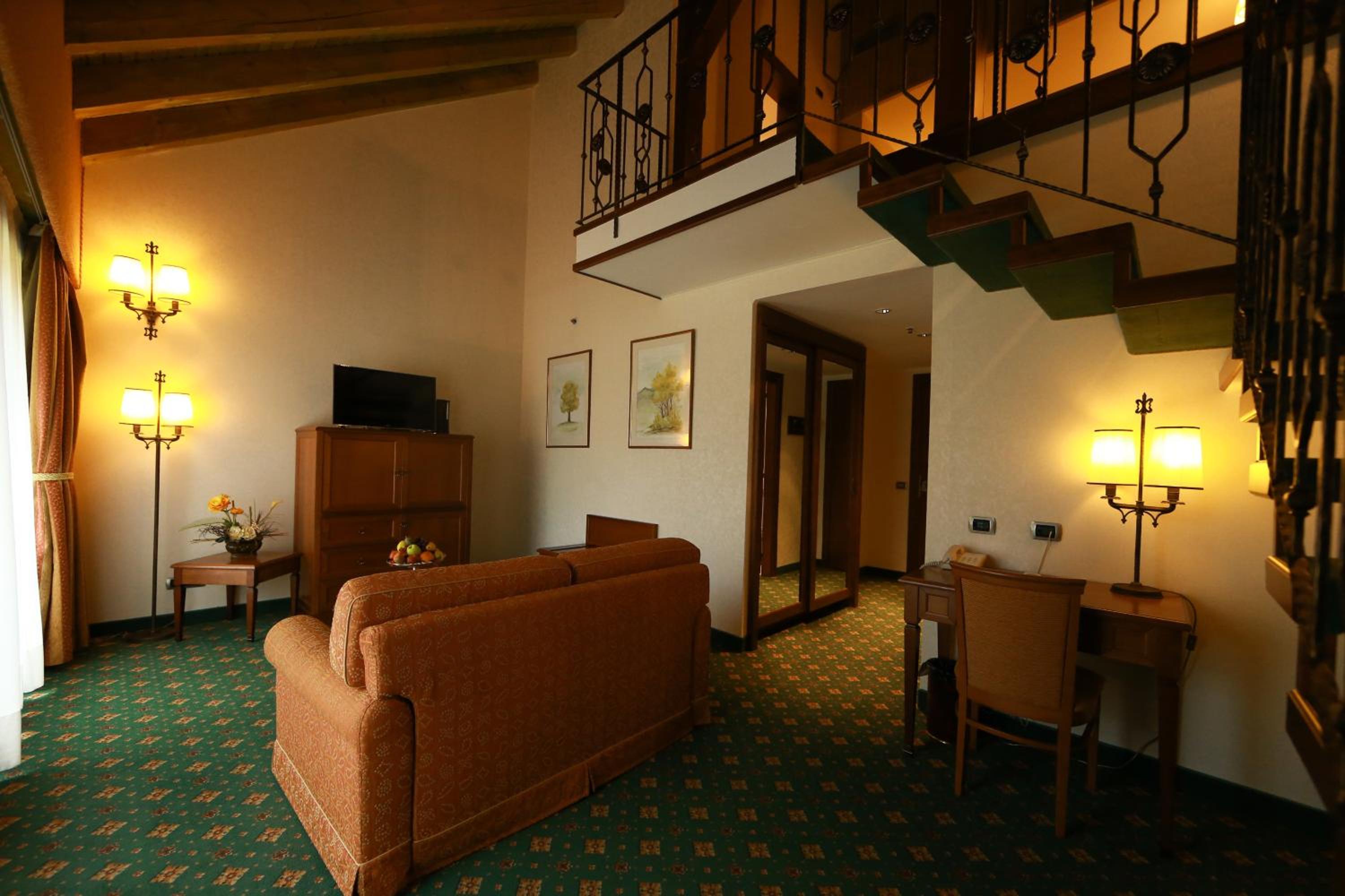 Suite - Photo 7