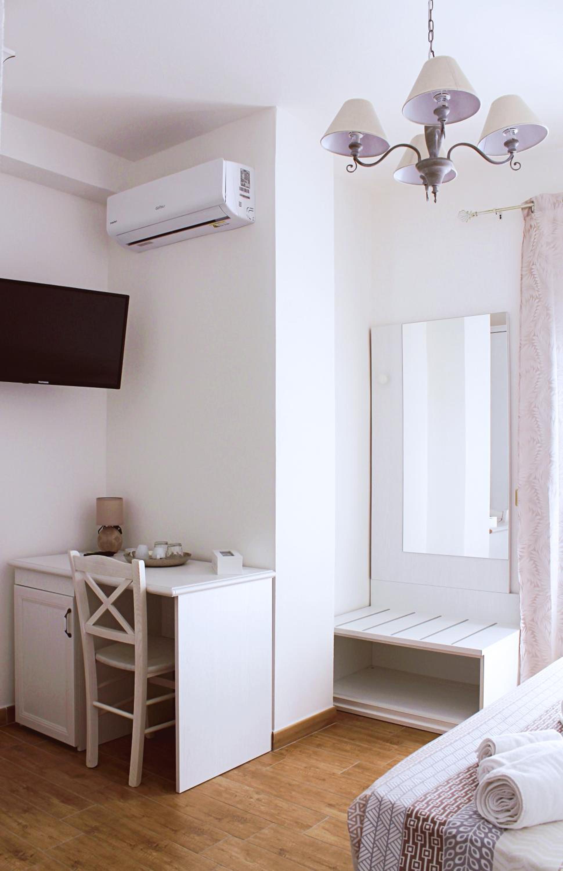 Double Room with Balcony and Sea View photo 3