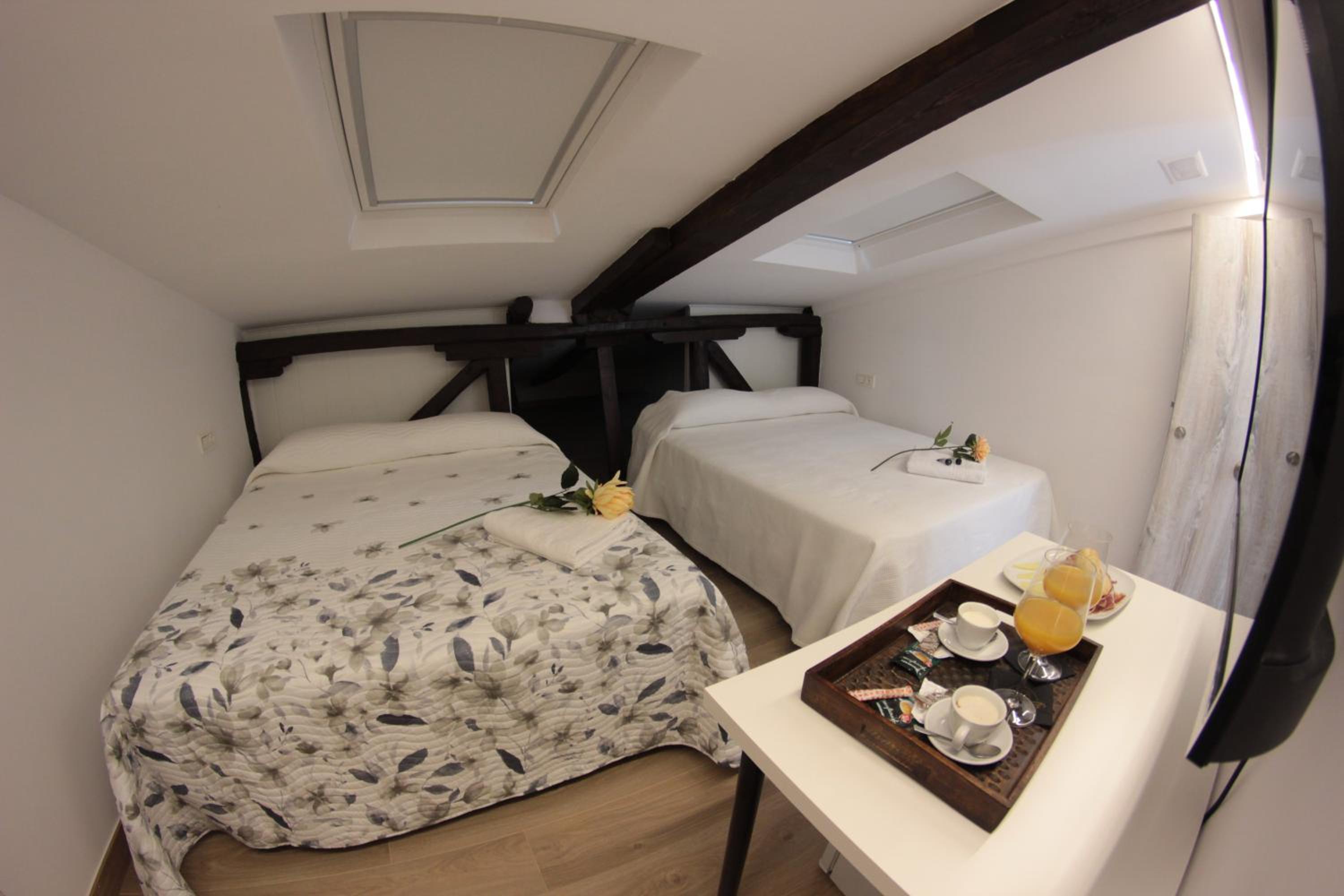 Duplex Quadruple Room - Photo 2