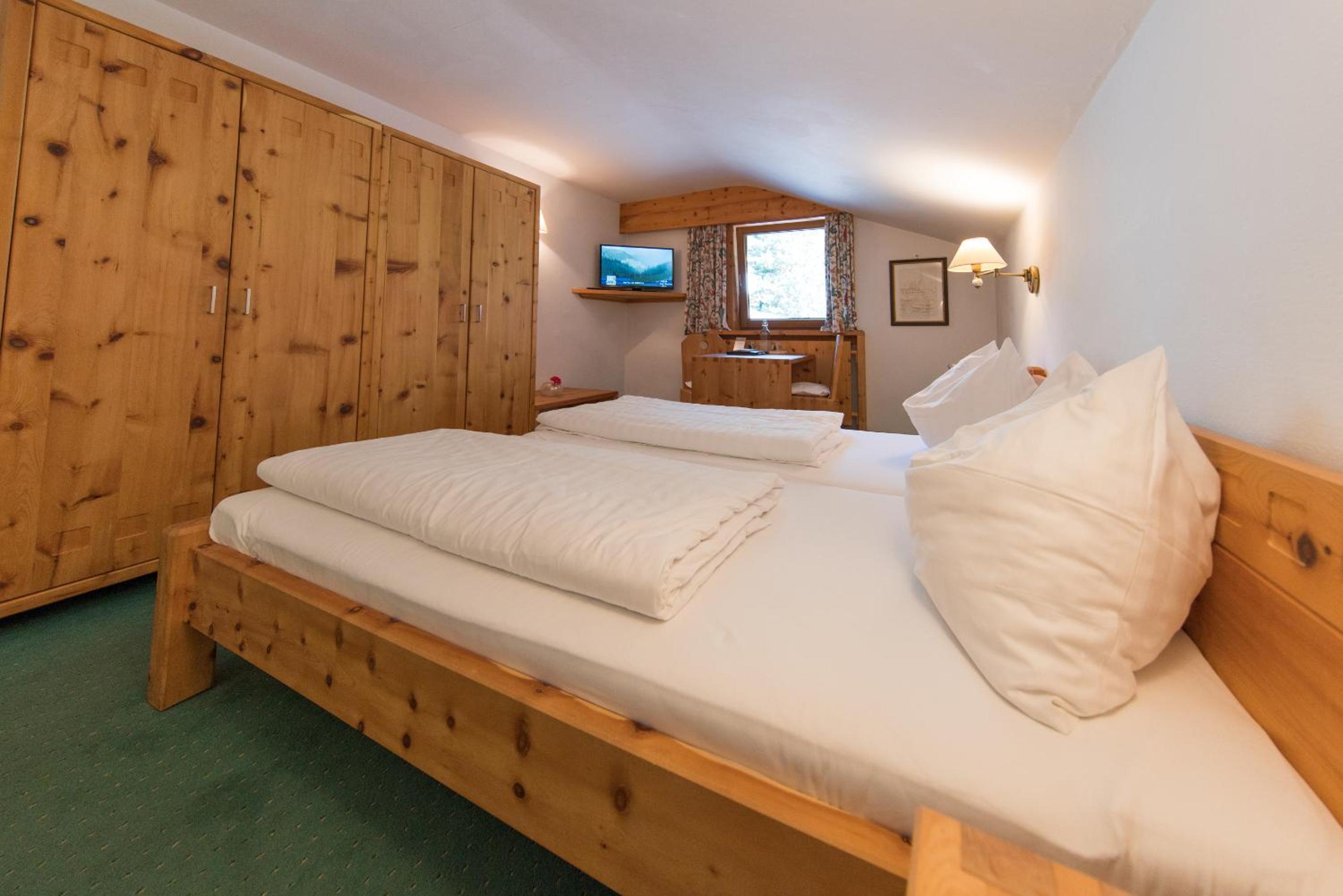 Economy Double Room photo 2