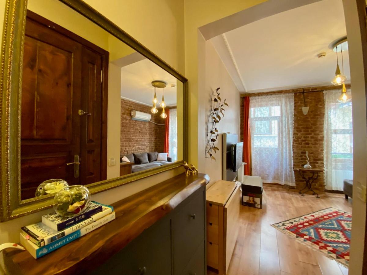 One-Bedroom Apartment with Balcony photo 1