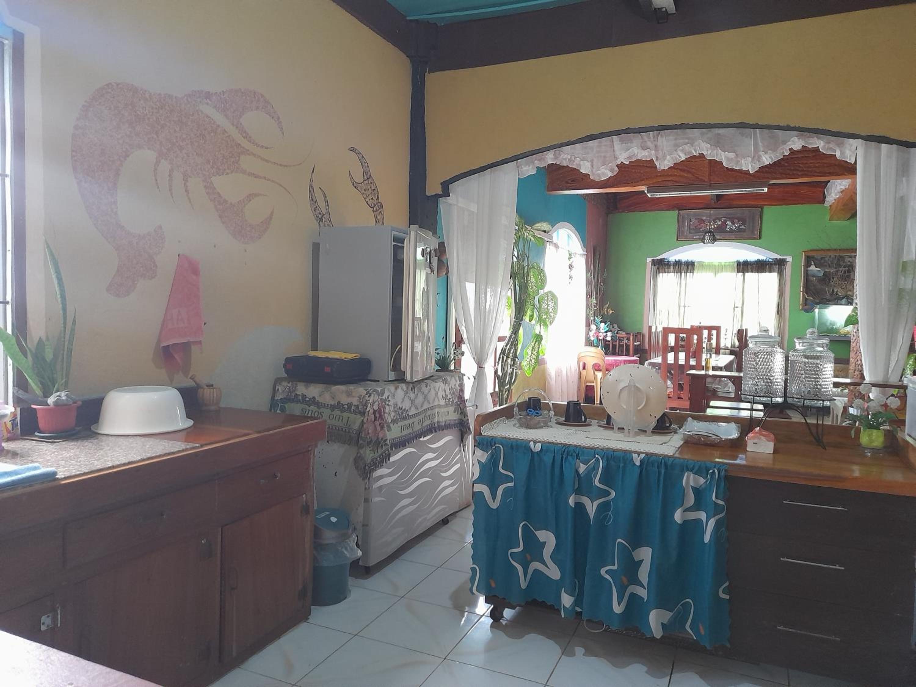 Family Room with Private Bathroom - Photo 9