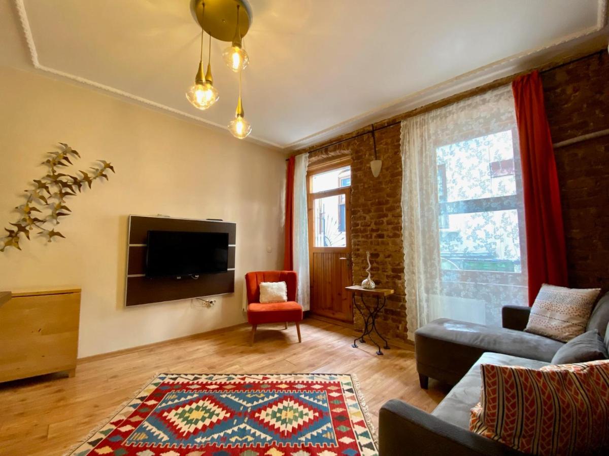 One-Bedroom Apartment with Balcony photo 2