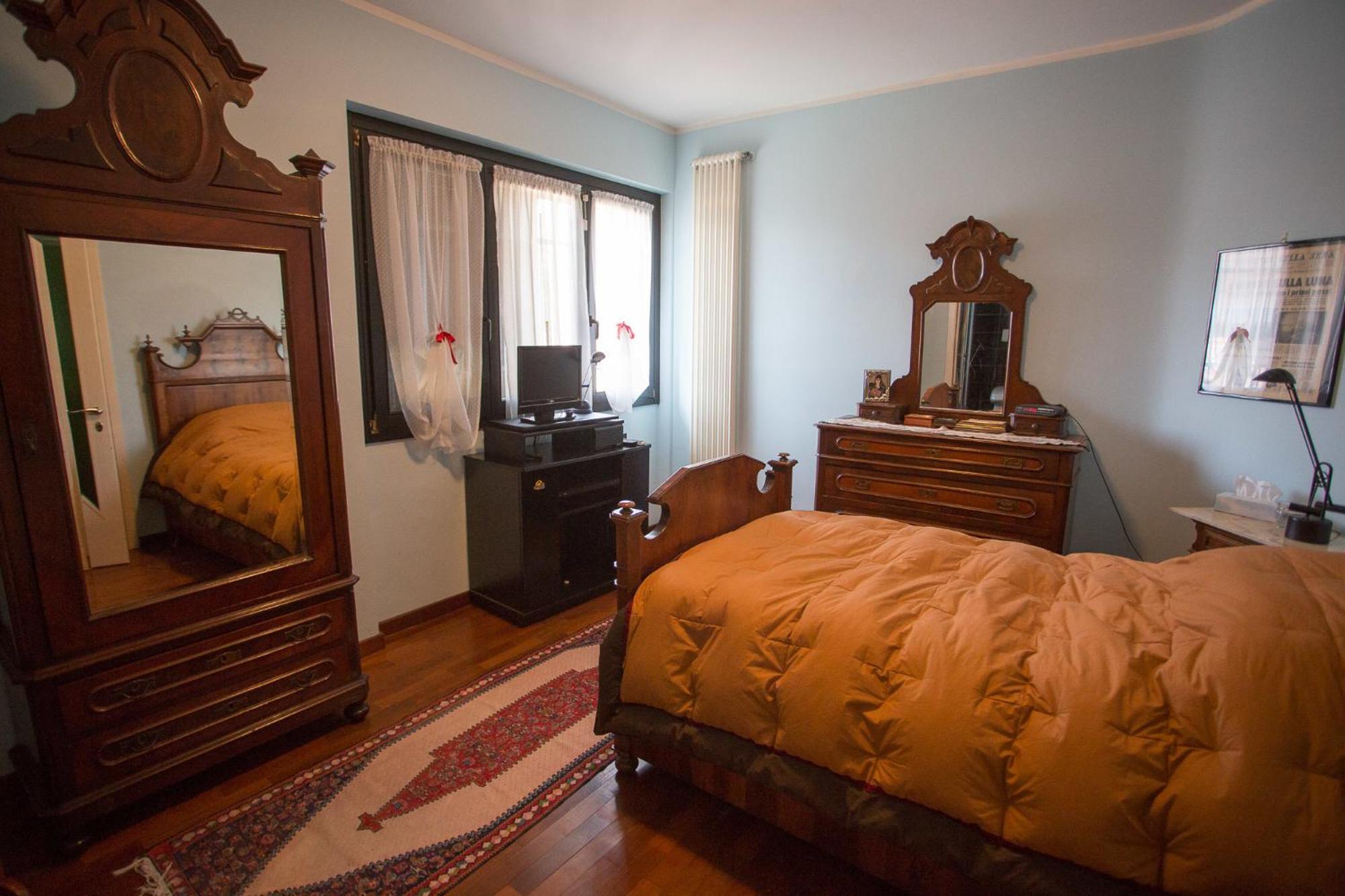 Large Single Room photo 3
