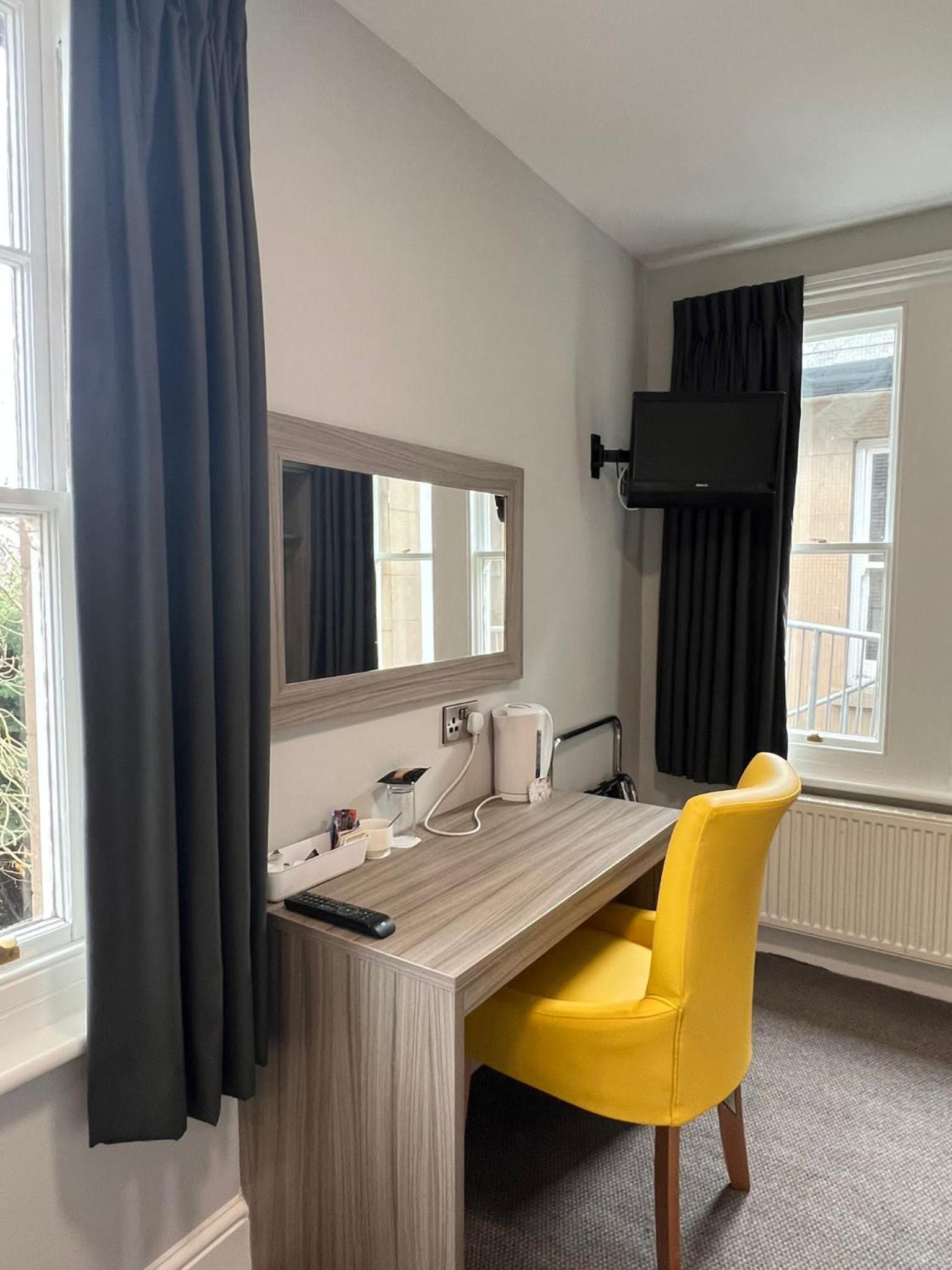 Single Room photo 2
