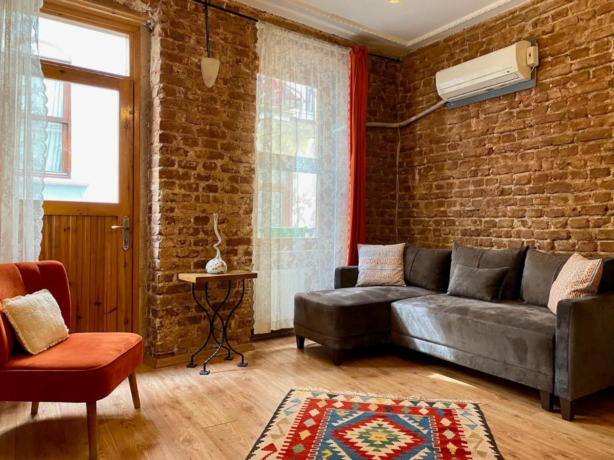 One-Bedroom Apartment with Balcony photo 3