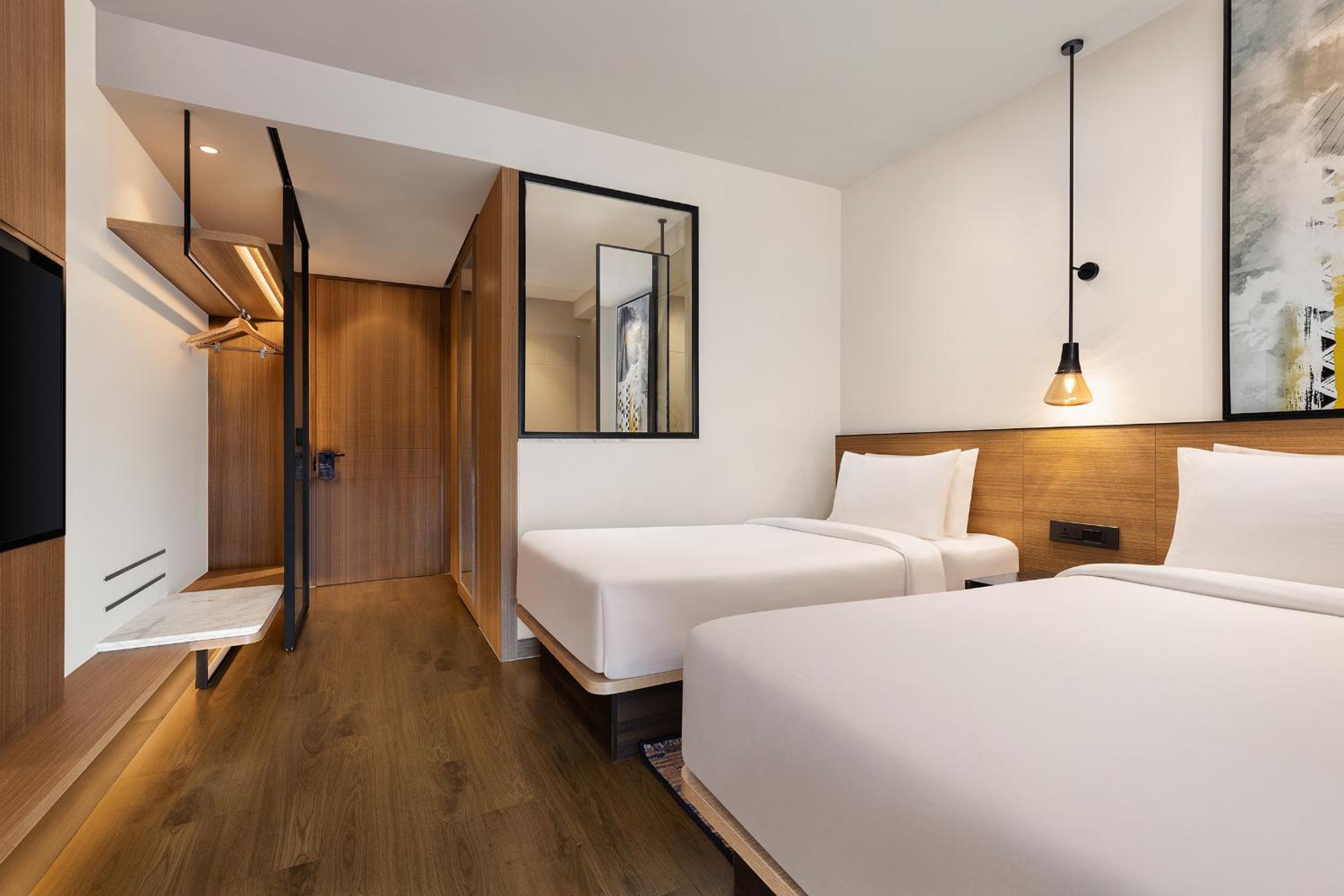 Standard Twin Room with City View with 50% discount on Buffet , 10% off on Airport Transfers , Laundry and Happy Hours on beverages enjoy 1+1 offer on select beverages - Photo 1