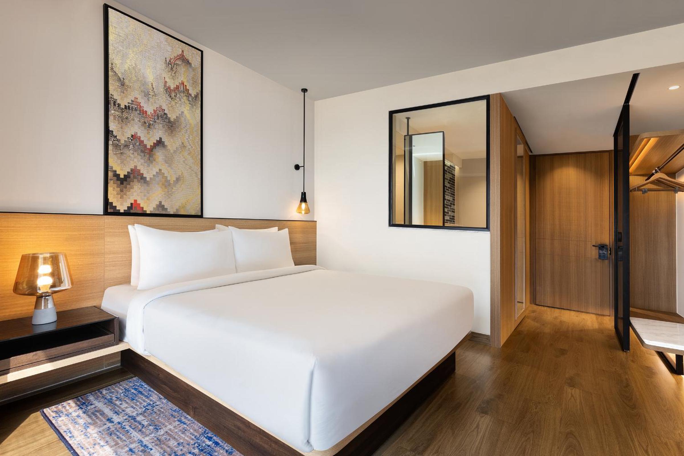 Deluxe Queen Room with Garden View with 50% discount on Buffet , 10% off on Airport Transfers , Laundry and Happy Hours on beverages enjoy 1+1 offer on select beverages - Photo 1