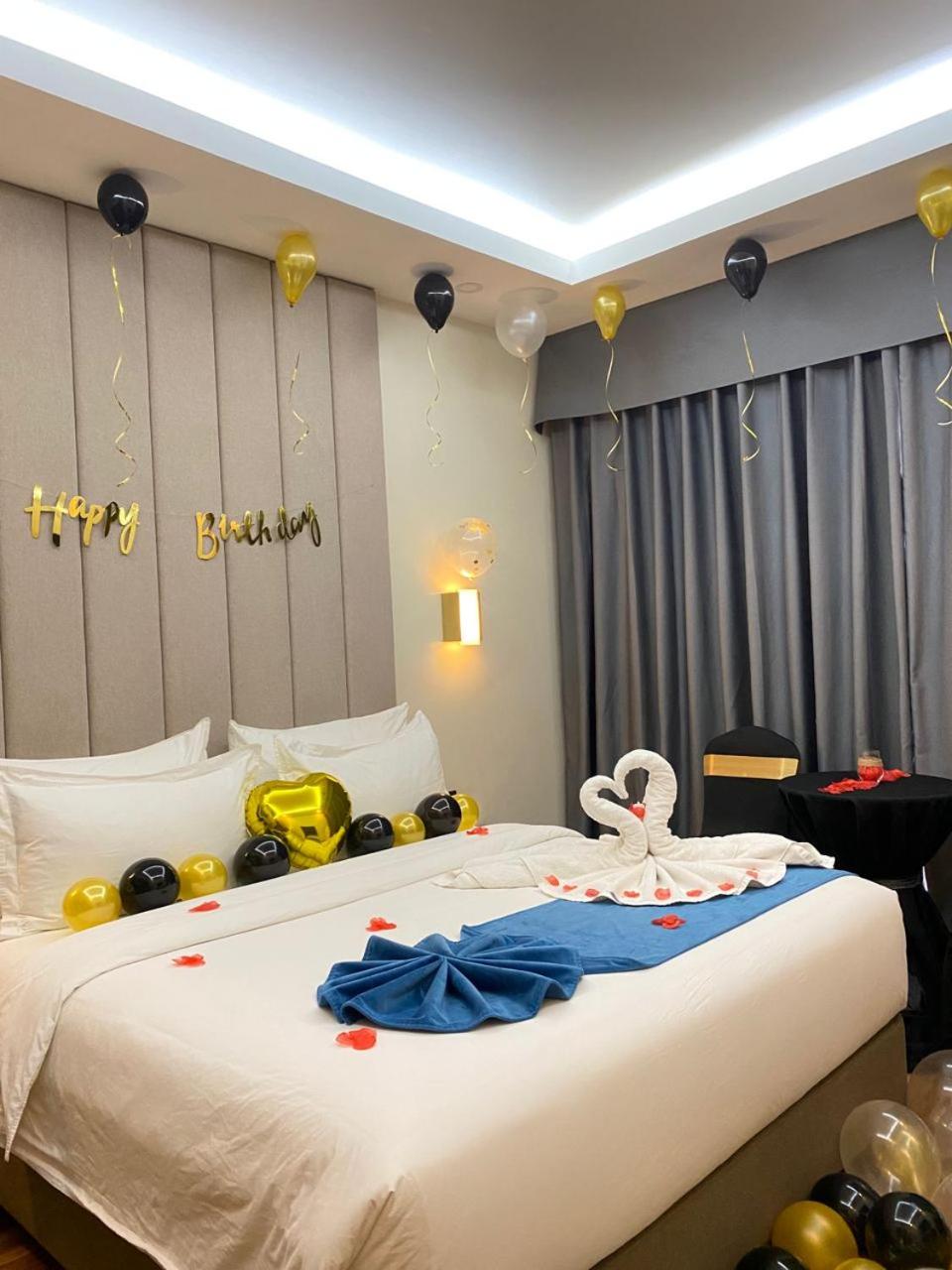 Deluxe King Room - Photo 19