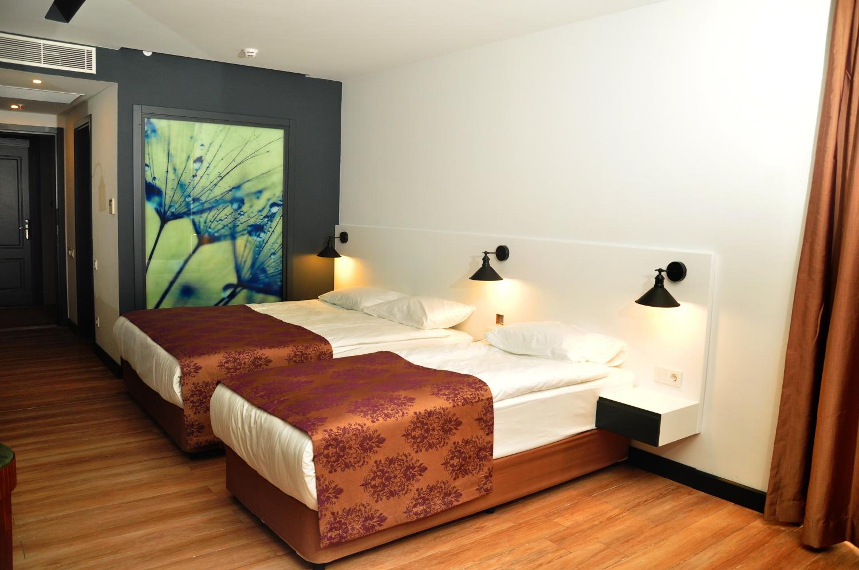 Double or Twin Room with Garden View - Photo 5