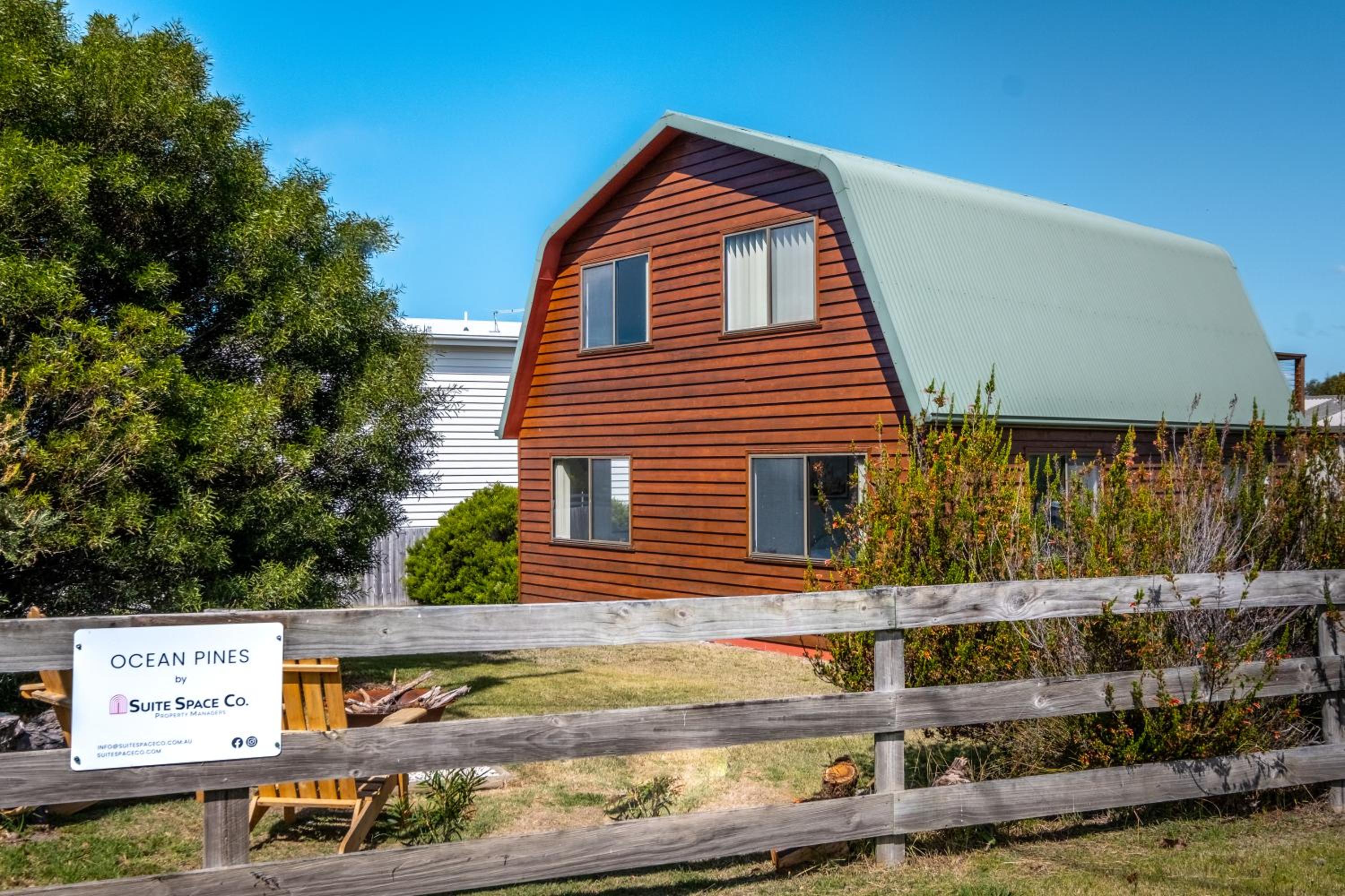 Three-Bedroom House photo 3