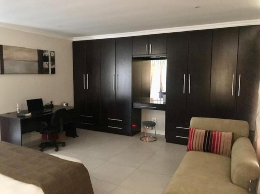 Deluxe King Room photo 3