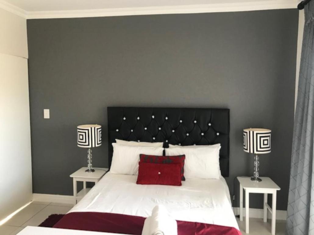 Deluxe Double Room with Bath photo 1