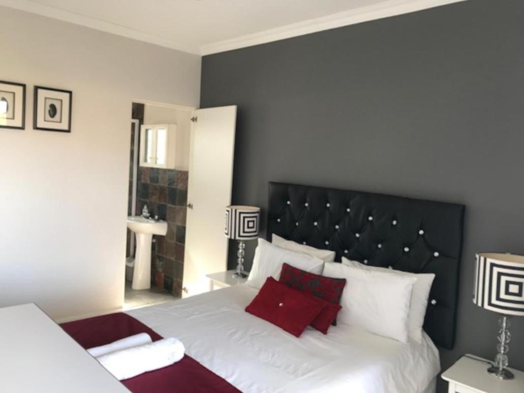 Deluxe Double Room with Bath photo 2
