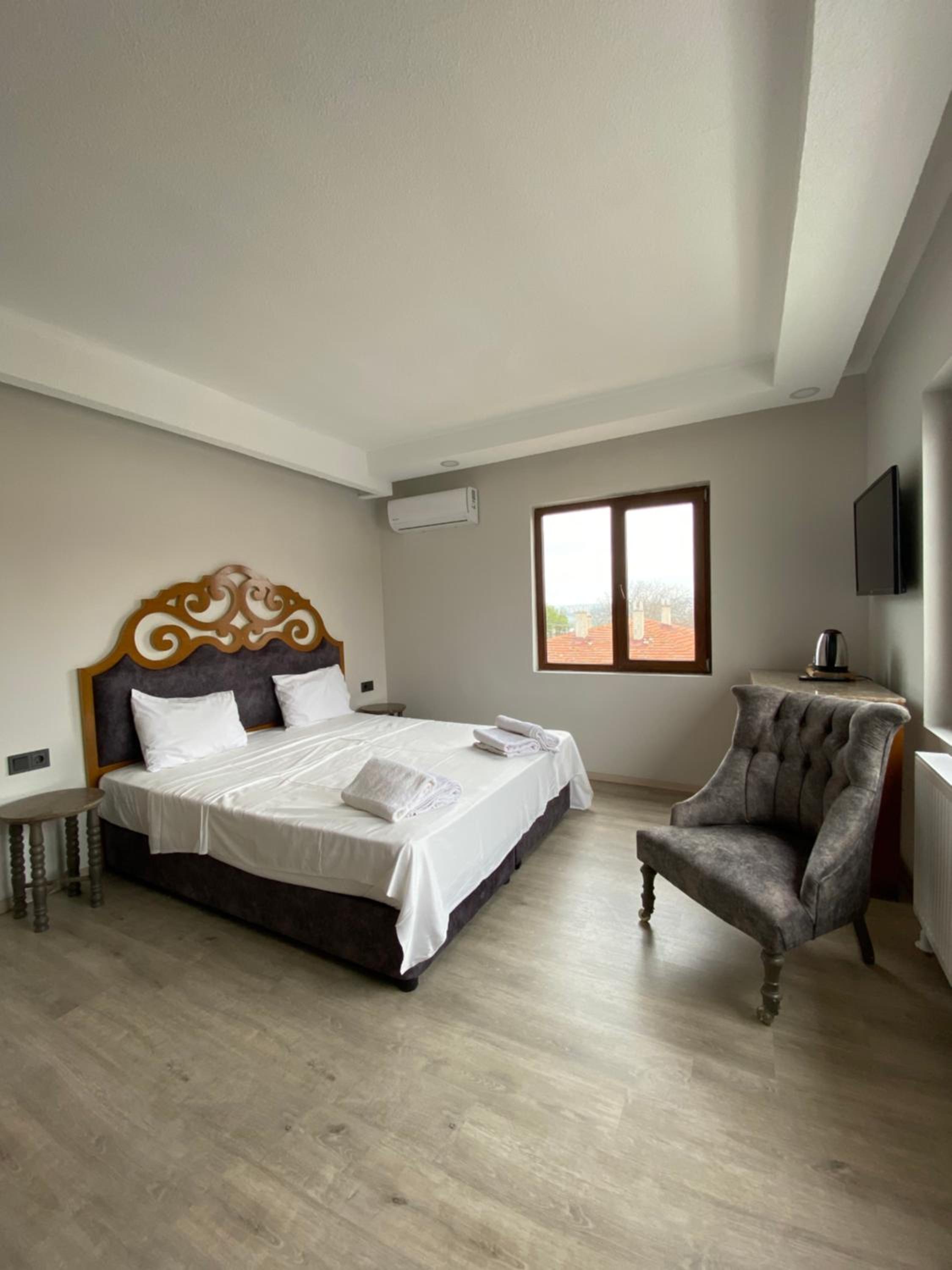 Double Room with Balcony - Photo 5