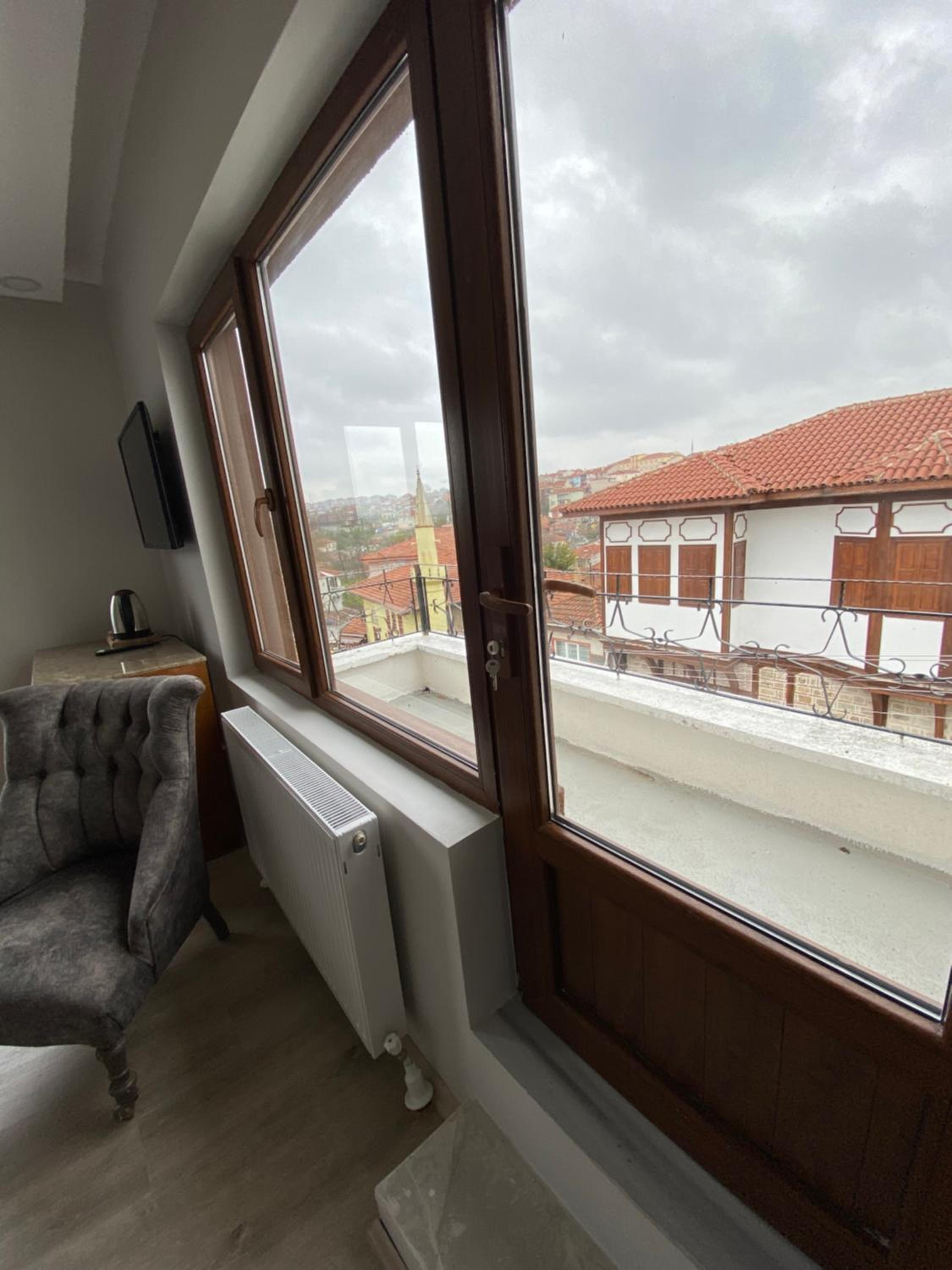 Double Room with Balcony - Photo 4