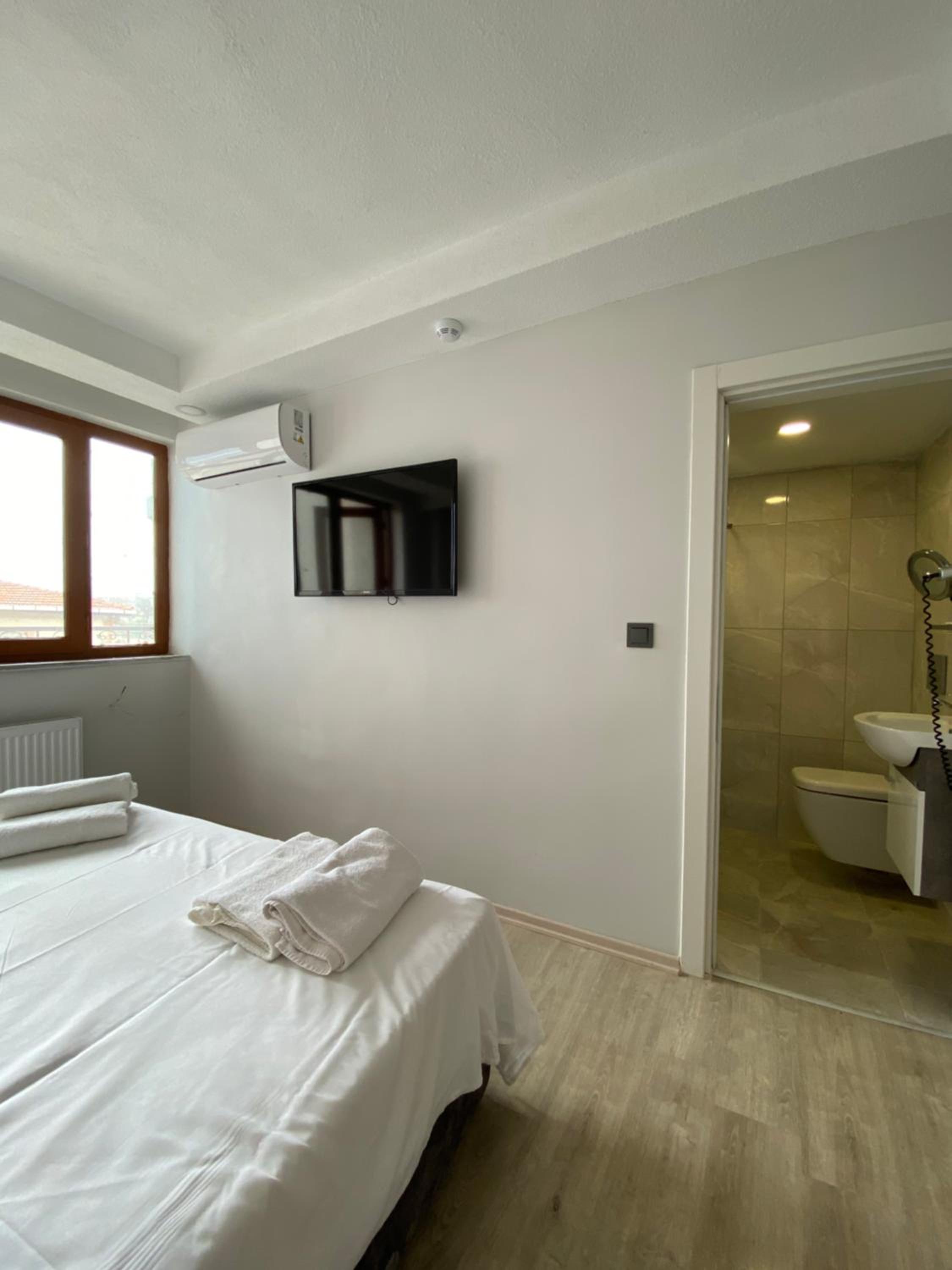 Double Room with Balcony - Photo 20