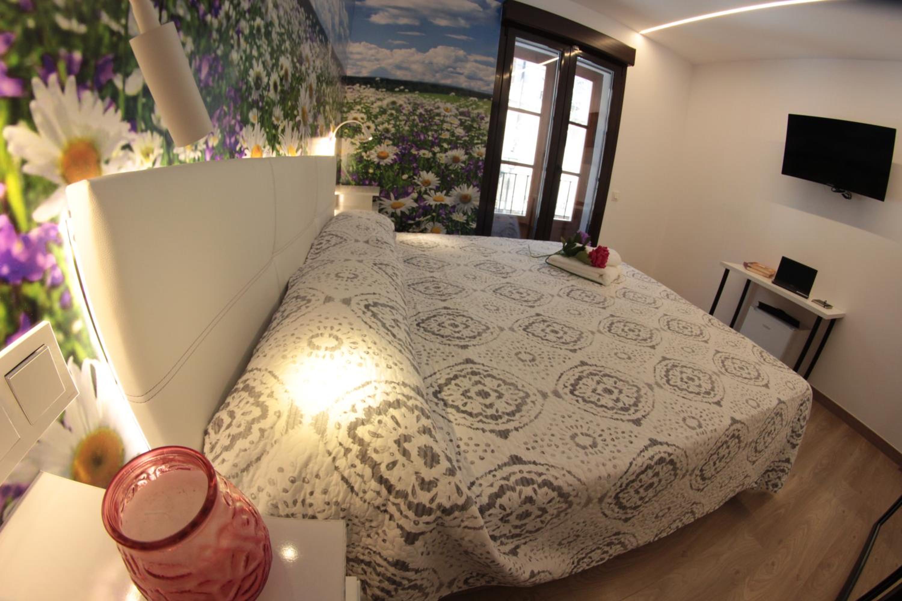 Deluxe Double Room with Balcony - Photo 1