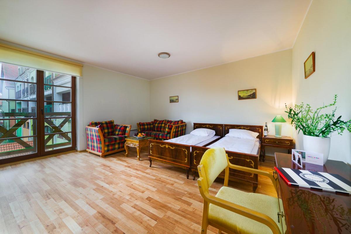 Apartment with Balcony - Photo 6