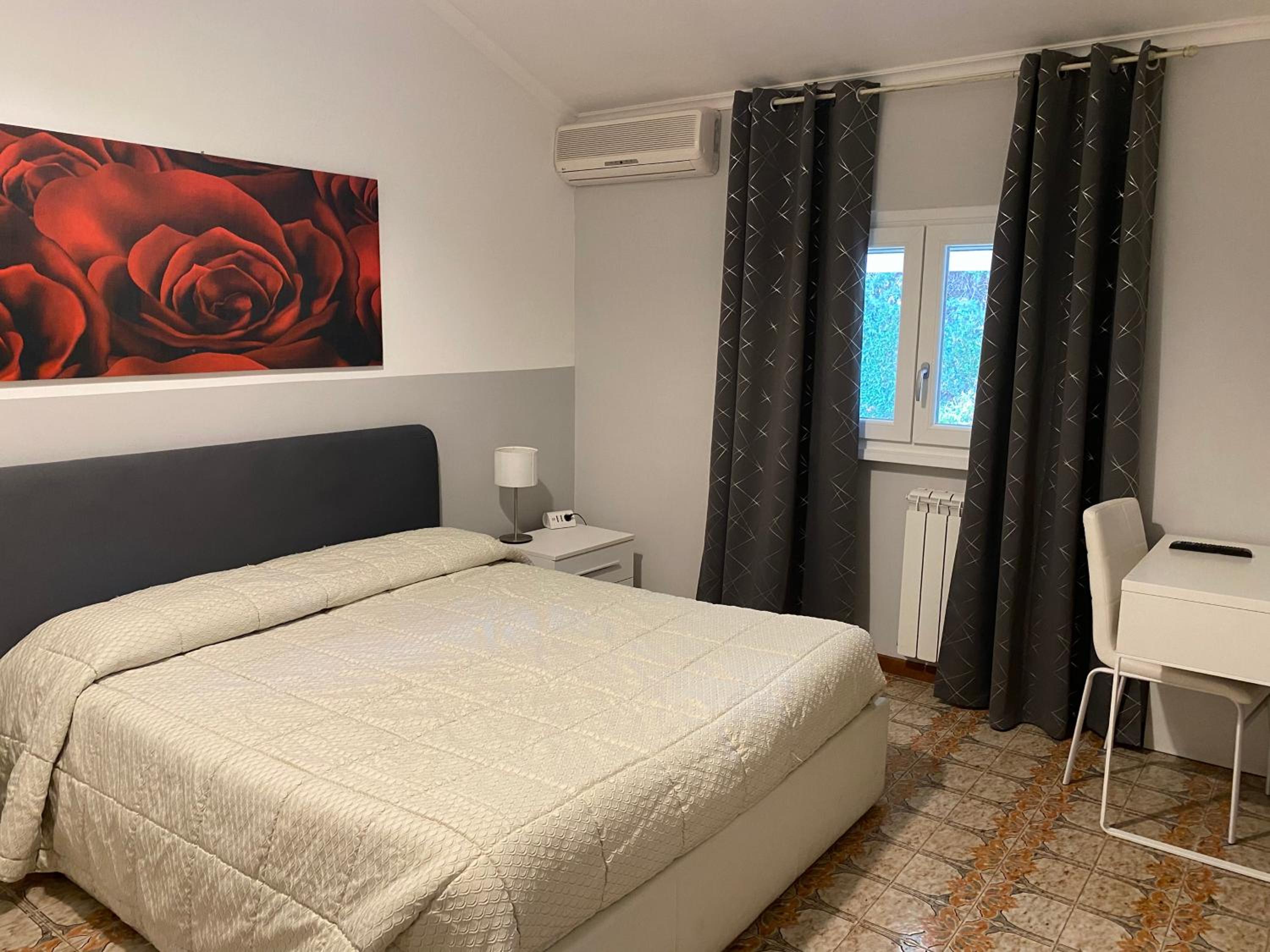 Deluxe Double Room (2 Adults + 1 Child) photo 1