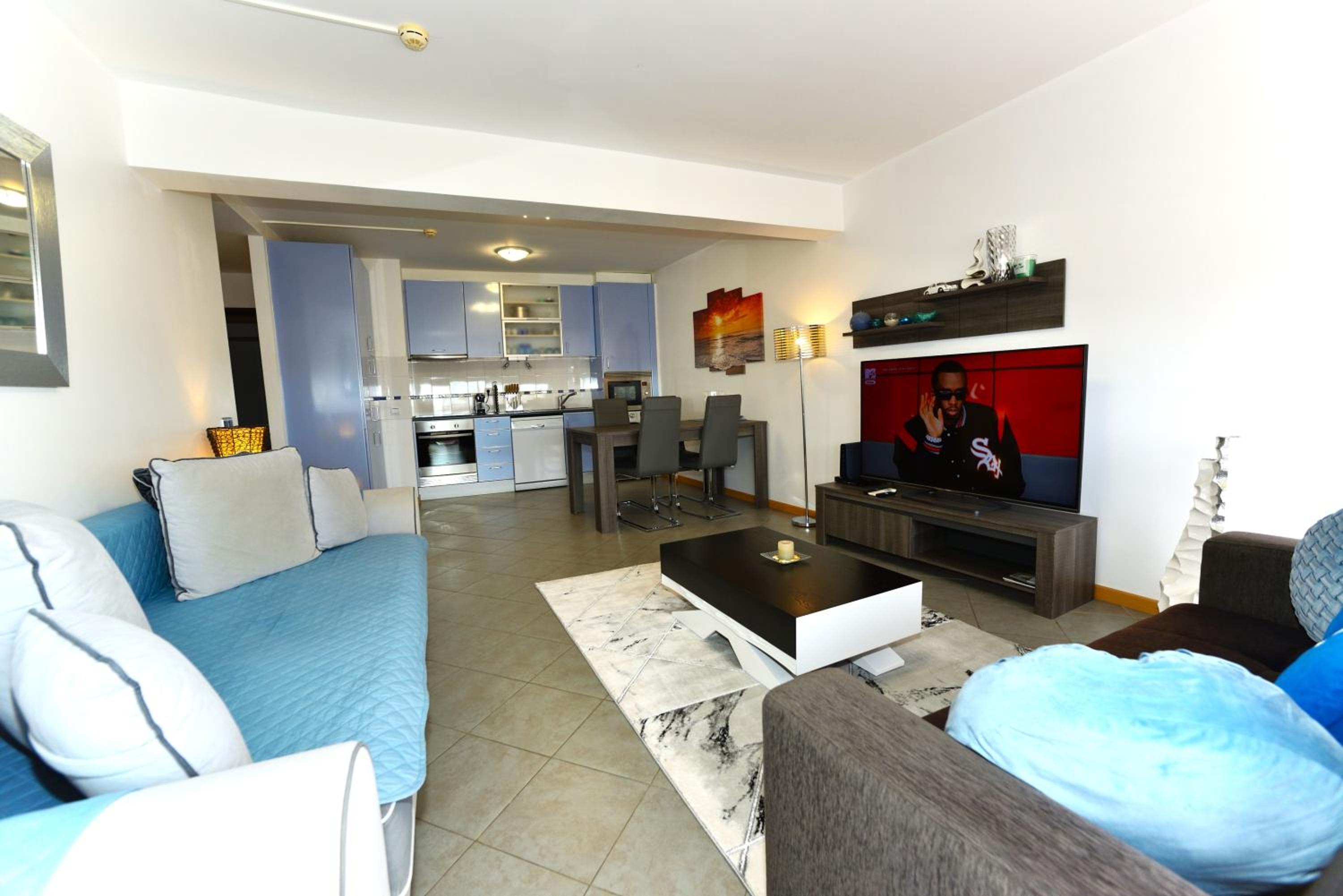 One-Bedroom Apartment - Photo 3
