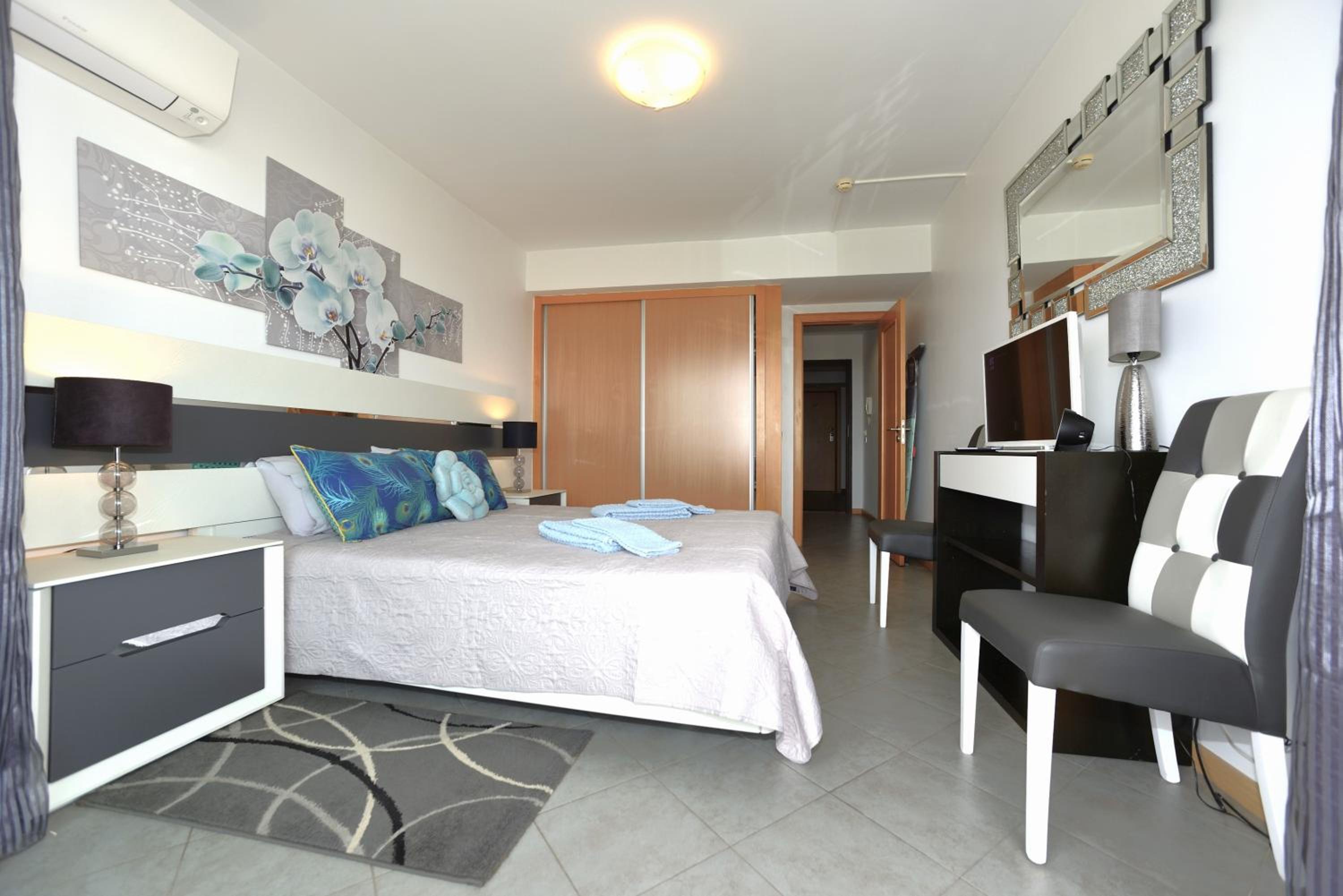One-Bedroom Apartment - Photo 6
