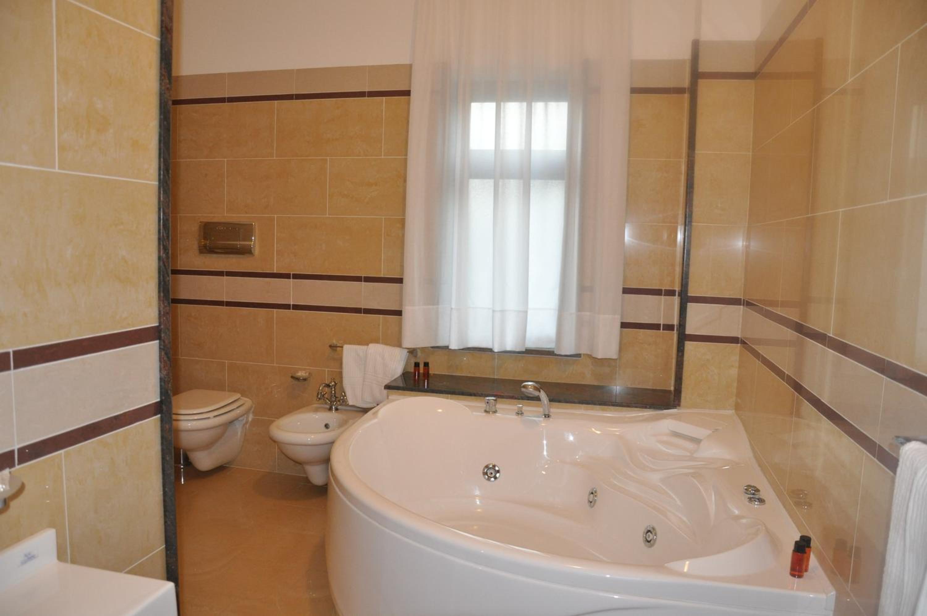 Suite - Photo 3