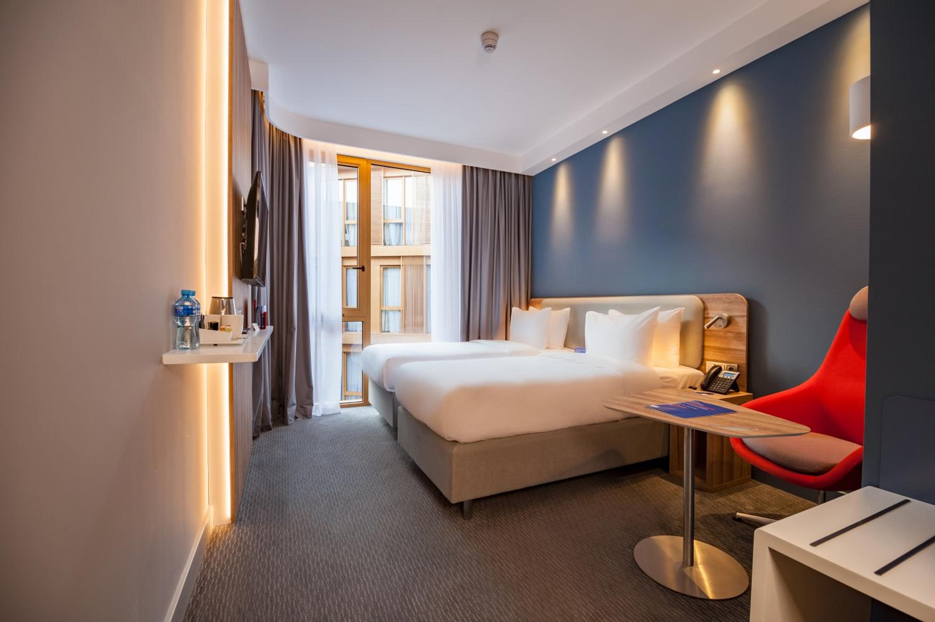 Standard Twin Room with Free Breakfast - Photo 6