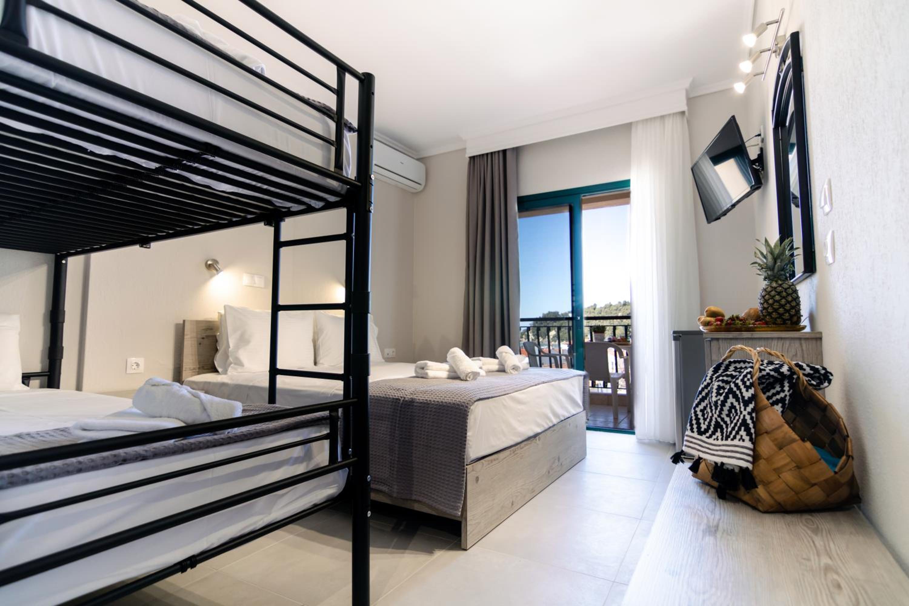 Quadruple Room with Sea View