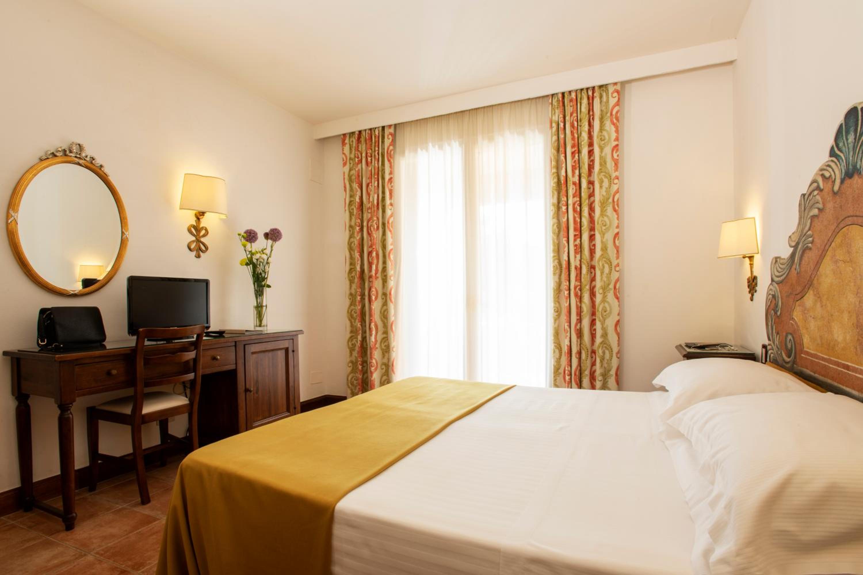 Classic Double or Twin Room - Photo 7