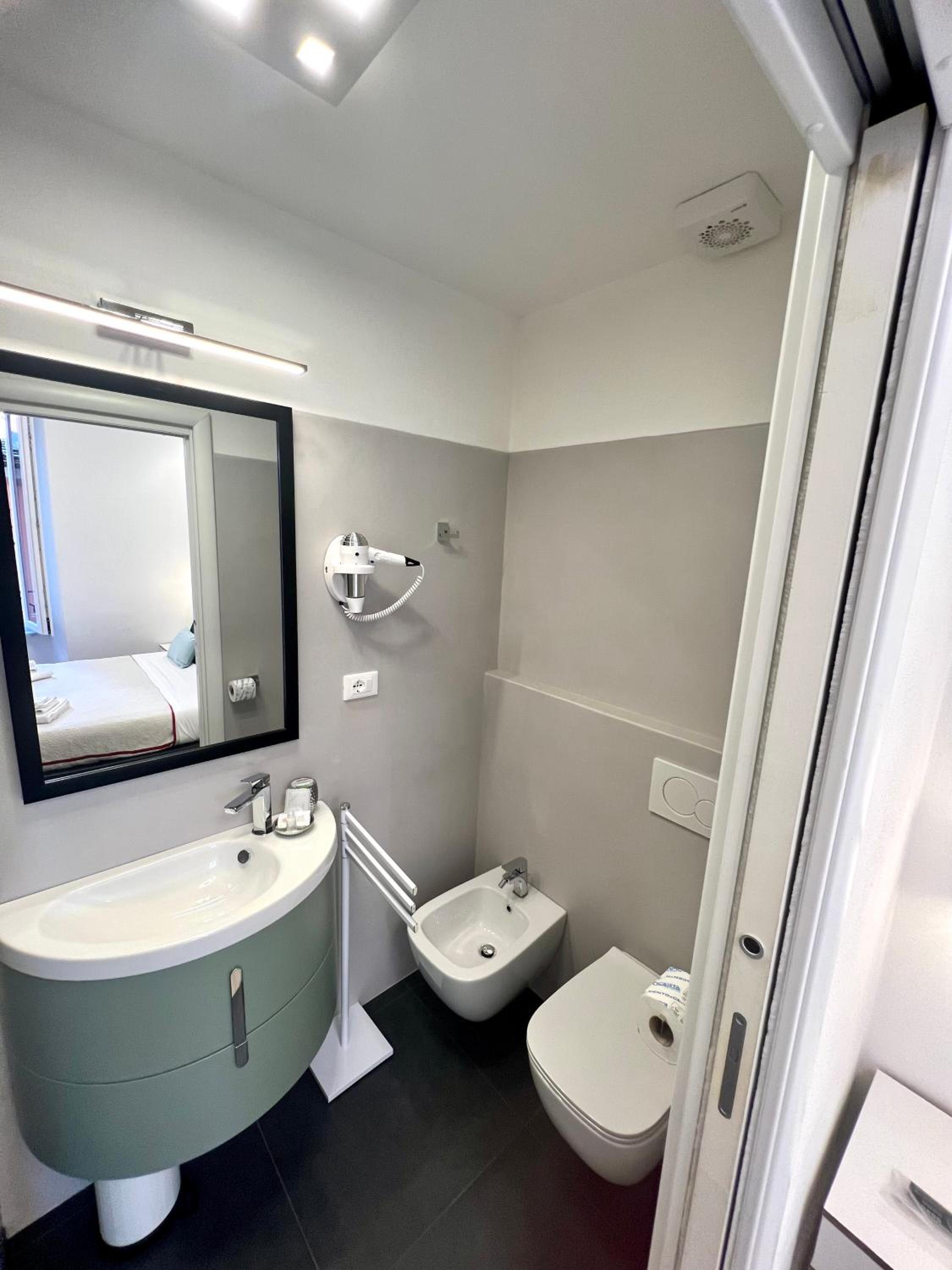 Double Room - Photo 21